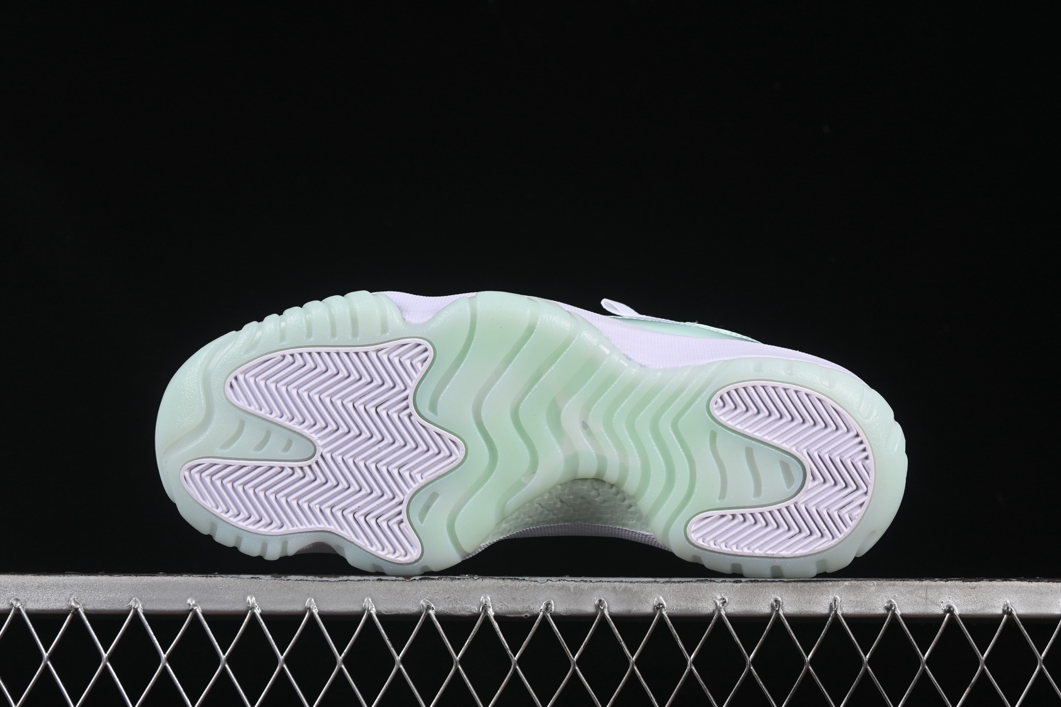  Air Jordan 11 Low Lgloo AJ11 乔11薄荷绿 AH7860-103
尺码：
