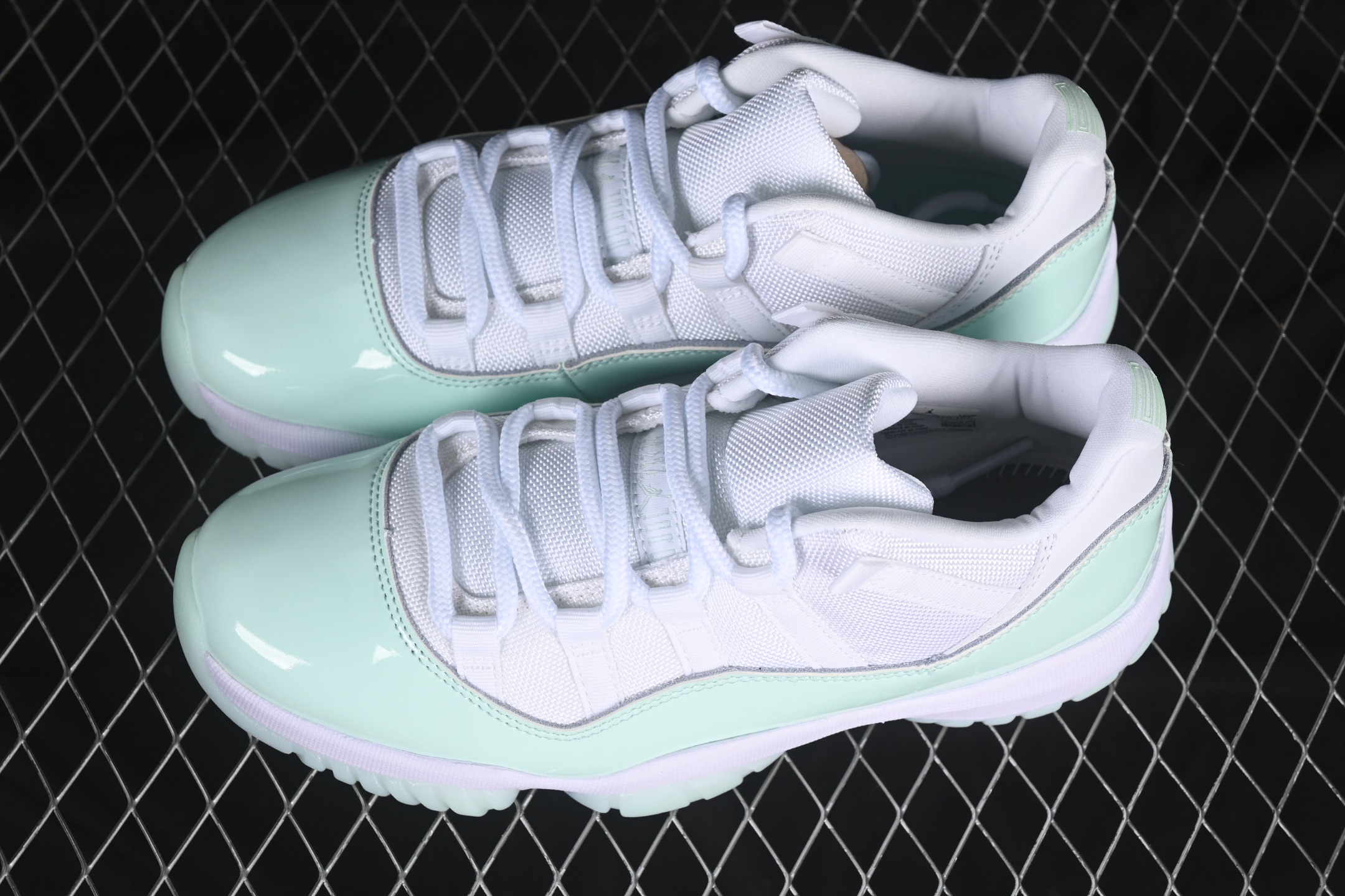 Air Jordan 11 Low Lgloo AJ11 乔11薄荷绿 AH7860-103
尺码：