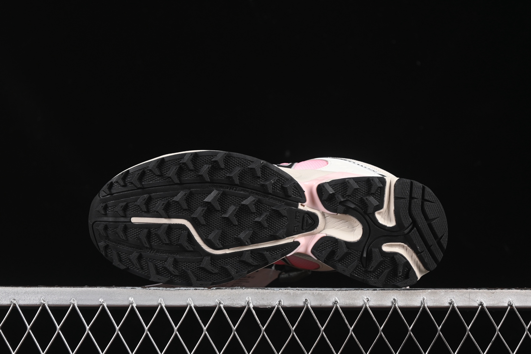 💰340纯原
Salomon XT-Whisper 萨洛蒙 探索者系列户外越野跑鞋 477612-25
#鞋面采用SENSIFIT贴合技术 全方位贴合包裹脚型 鞋跟部鞋底牵引设计 提供强大的抓地性能 更适应野外崎岖不平的道路 其3D ADVANCED CHASSIS底盘 材料轻量大化 钉齿设计更具稳定性、防护性 鞋底易磨损区运用CONTAGRIP高耐磨材料 应对城市硬质路面长距离跑考验
尺码:36 36.5 37 38 38.5 39 40 HCD4
