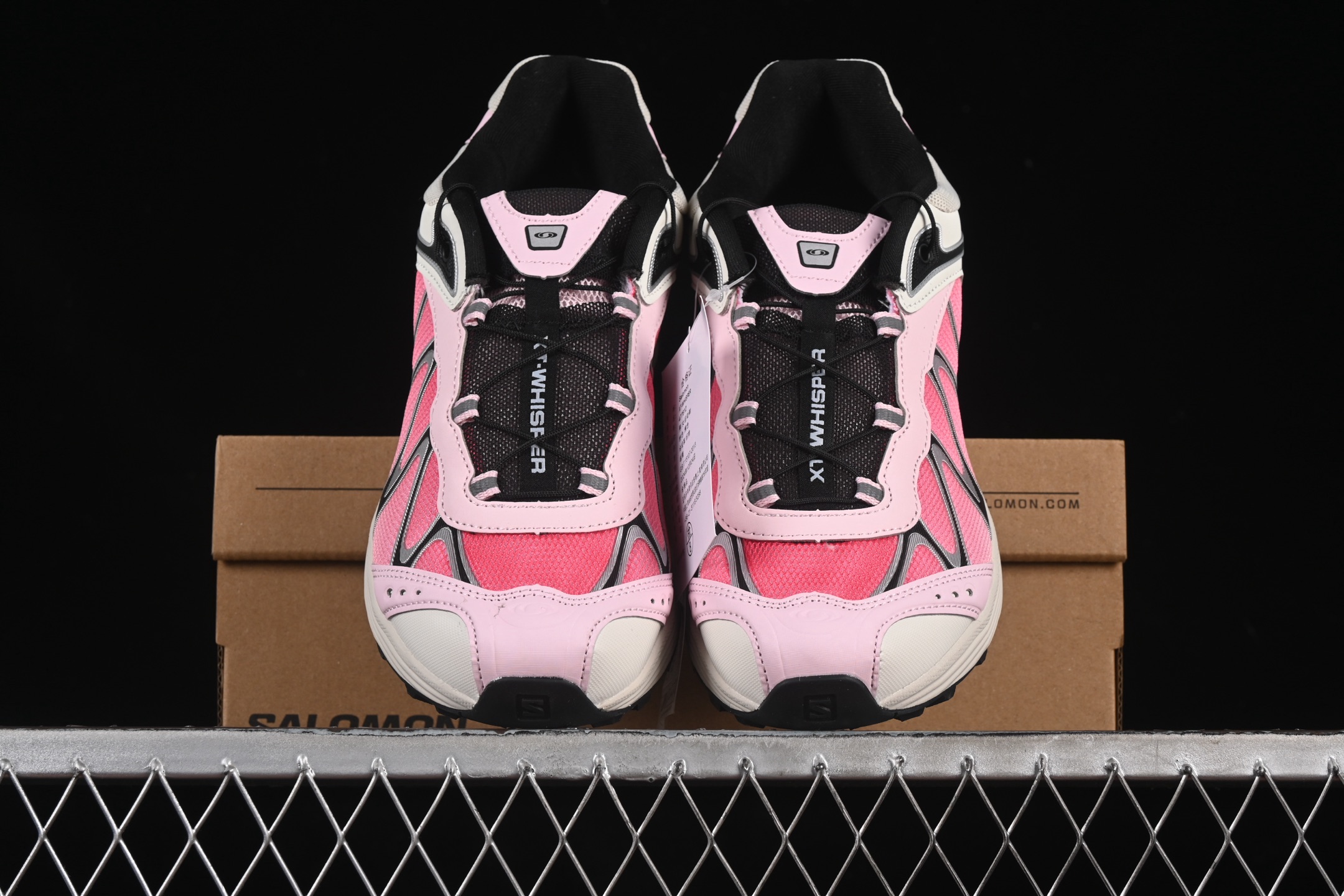 💰340纯原
Salomon XT-Whisper 萨洛蒙 探索者系列户外越野跑鞋 477612-25
#鞋面采用SENSIFIT贴合技术 全方位贴合包裹脚型 鞋跟部鞋底牵引设计 提供强大的抓地性能 更适应野外崎岖不平的道路 其3D ADVANCED CHASSIS底盘 材料轻量大化 钉齿设计更具稳定性、防护性 鞋底易磨损区运用CONTAGRIP高耐磨材料 应对城市硬质路面长距离跑考验
尺码:36 36.5 37 38 38.5 39 40 HCD4