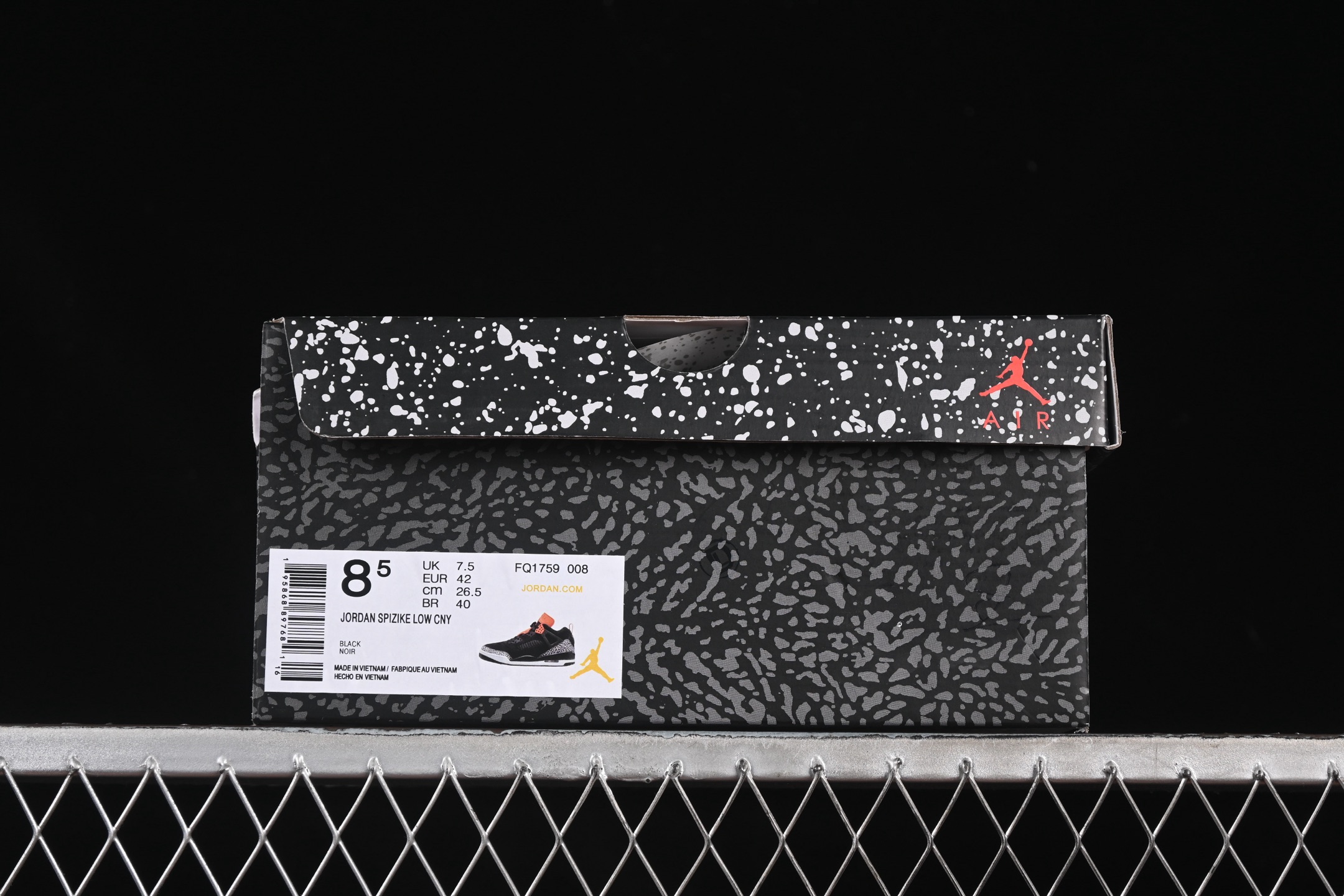 💰300纯原
Jordan Spizike Low AJ 乔丹合体元素 复古蓝配色 文化休闲板鞋 FQ1759-008
#整双鞋在 Air Jordan 5 Low 廓形的基础上,通过加入 AJ3 的爆裂纹和鞋底设计、AJ6 的鞋舌和鞋带束扣、AJ4 的鞋侧三角稳定贴片和鞋带孔等,
尺码:36 36.5 37.5 38 38.5 39 40 40.5 41 42 42.5 43 44 44.5 45 46 47.5 ZZD4