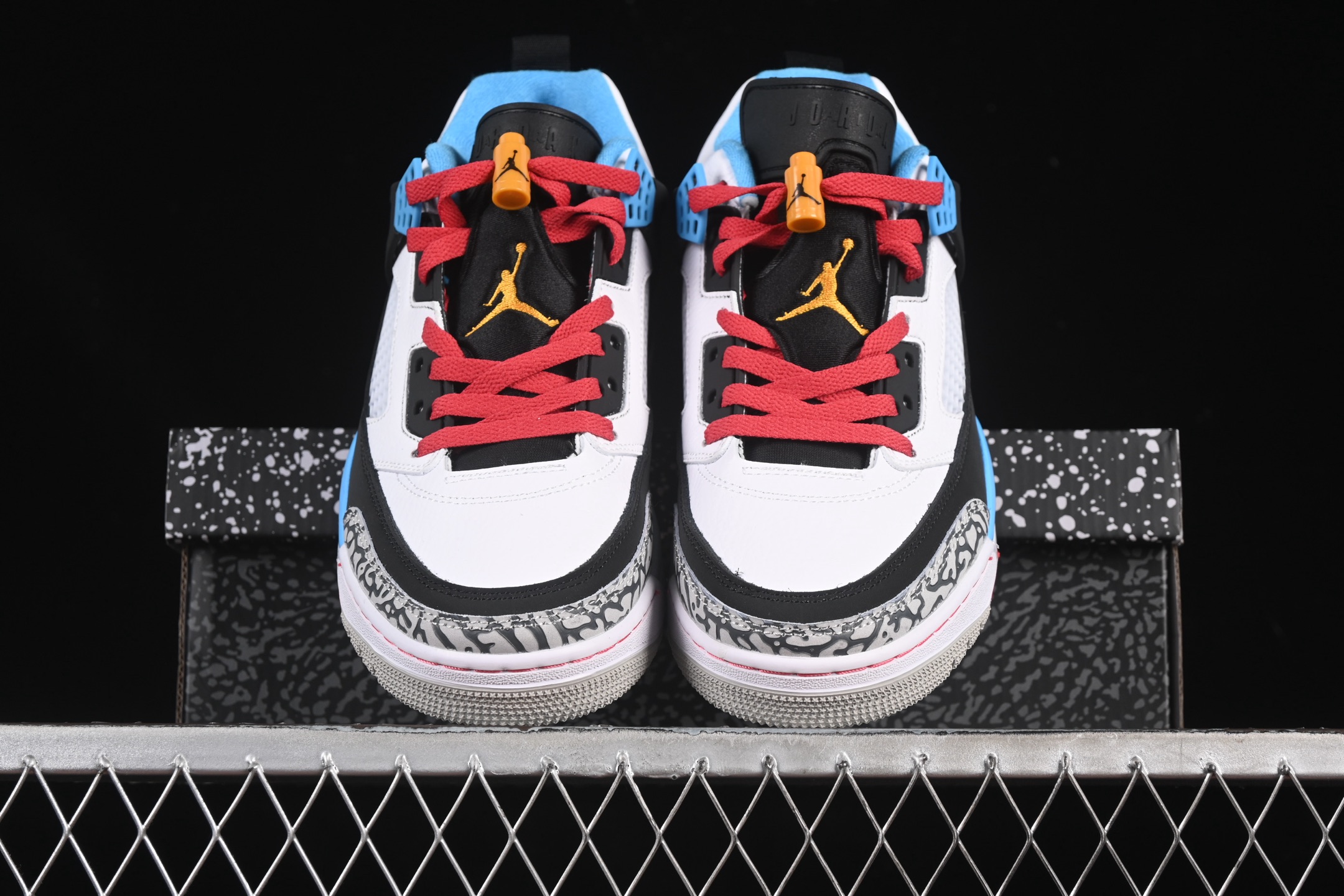 💰300纯原
 Jordan Spizike Low AJ 乔丹合体元素 复古蓝配色 文化休闲板鞋 IM7425-004
#整双鞋在 Air Jordan 5 Low 廓形的基础上，通过加入 AJ3 的爆裂纹和鞋底设计、AJ6 的鞋舌和鞋带束扣、AJ4 的鞋侧三角稳定贴片和鞋带孔等，
尺码：36 36.5 37.5 38 38.5 39 40 40.5 41 42 42.5 43 44 44.5 45 46 47.5 ZZD4