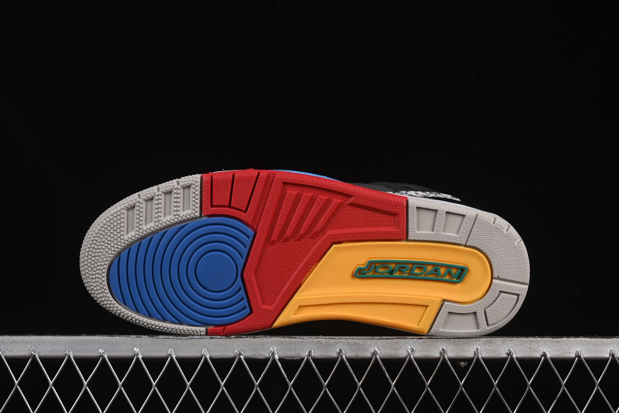 💰300纯原
 Jordan Spizike Low AJ 乔丹合体元素 复古蓝配色 文化休闲板鞋 IM7425-004
#整双鞋在 Air Jordan 5 Low 廓形的基础上，通过加入 AJ3 的爆裂纹和鞋底设计、AJ6 的鞋舌和鞋带束扣、AJ4 的鞋侧三角稳定贴片和鞋带孔等，
尺码：36 36.5 37.5 38 38.5 39 40 40.5 41 42 42.5 43 44 44.5 45 46 47.5 ZZD4