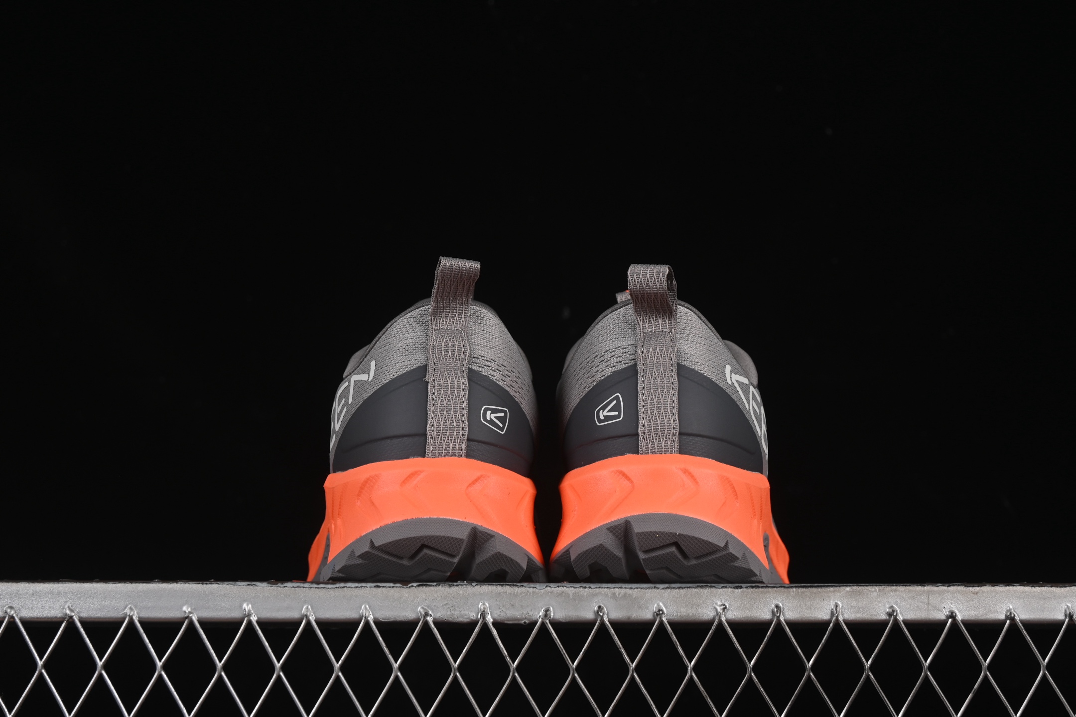 💰240纯原
 Keen Versacore Speed 科恩徒步越野户外透气登山休闲板鞋 1029004
尺码：39 40 40.5 41 42 42.5 43 44 44.5 45 C.D4