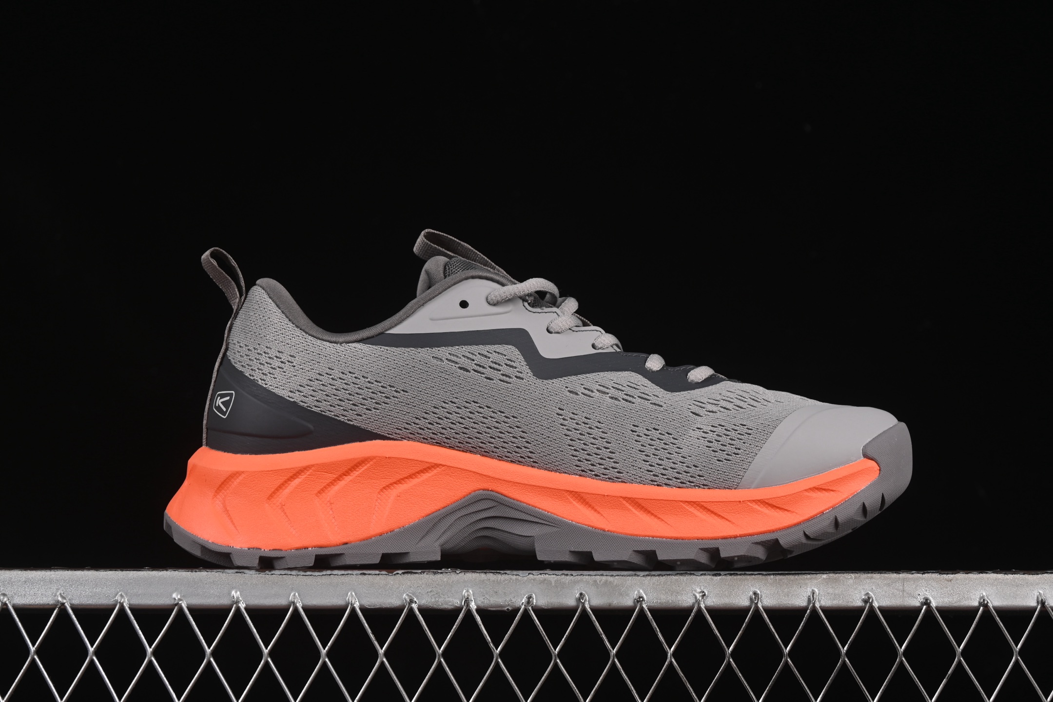 💰240纯原
 Keen Versacore Speed 科恩徒步越野户外透气登山休闲板鞋 1029004
尺码：39 40 40.5 41 42 42.5 43 44 44.5 45 C.D4