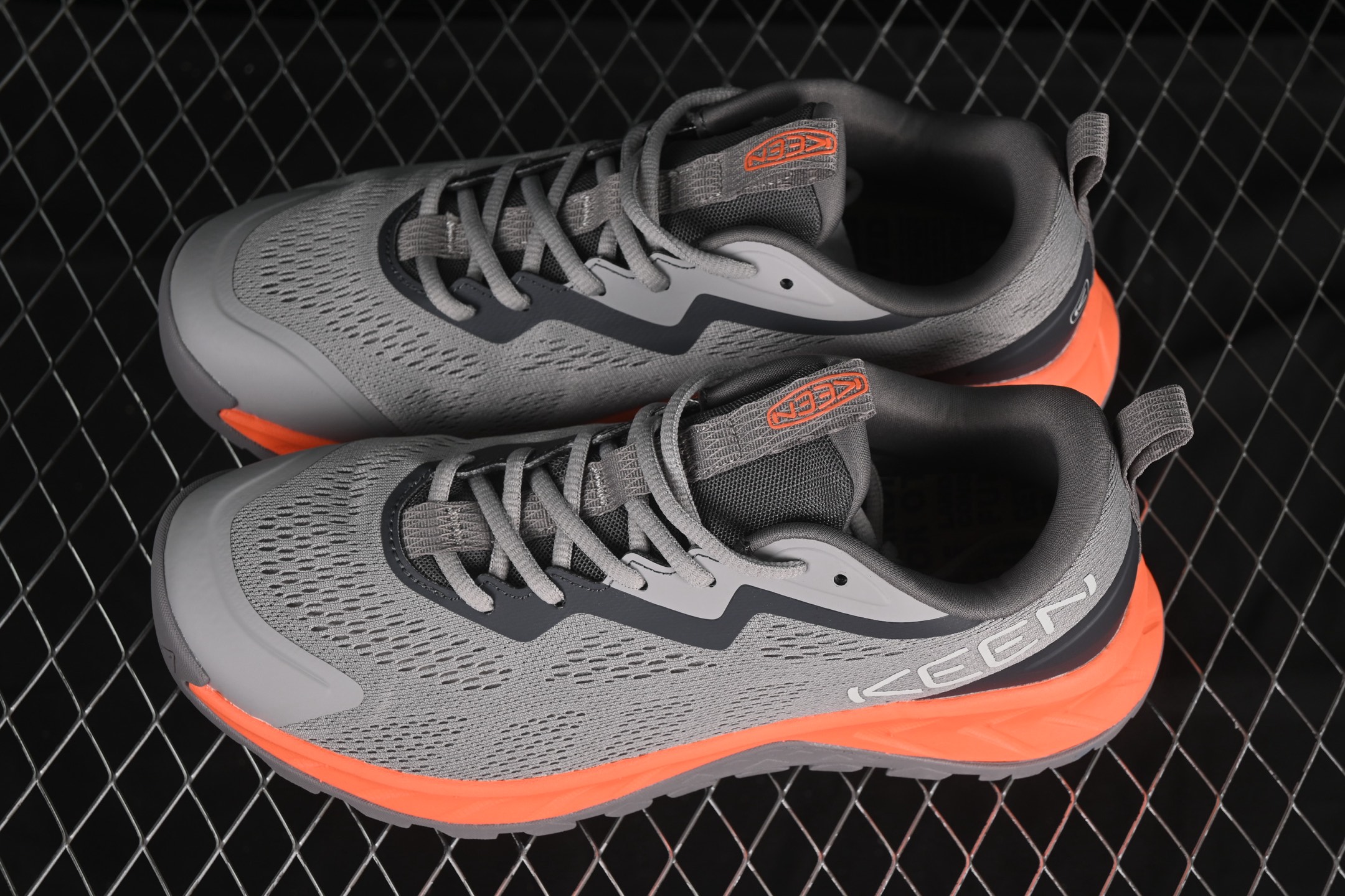💰240纯原
 Keen Versacore Speed 科恩徒步越野户外透气登山休闲板鞋 1029004
尺码：39 40 40.5 41 42 42.5 43 44 44.5 45 C.D4