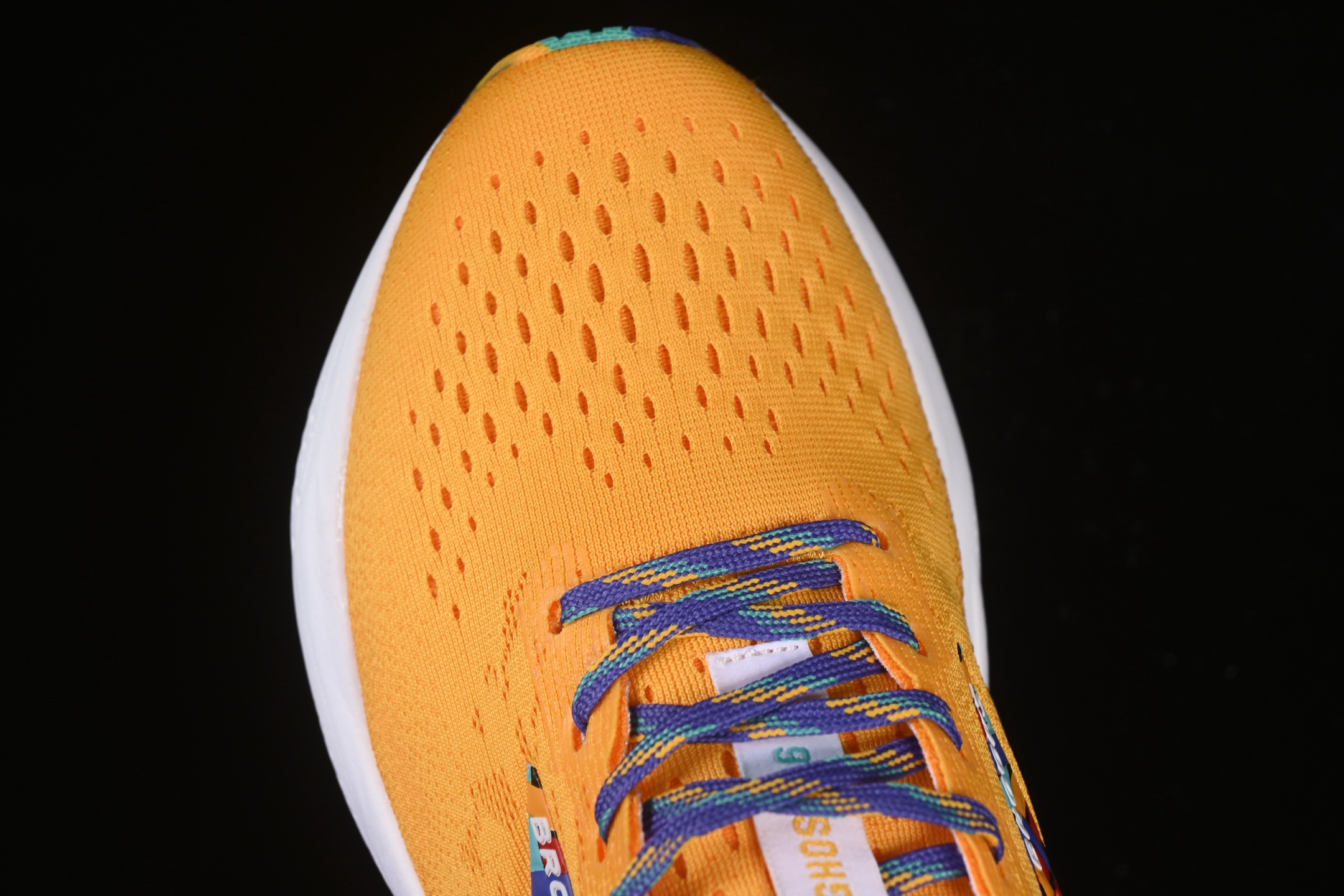 💰240纯原
Brooks Ghost 16 布鲁克斯 16代低帮透气缓震支撑休闲运动慢跑鞋 1104181D753
#采用改进工程空气网眼组合热熔工艺 鞋面材质搭载DNA LOFT V2密度泡棉缓震系统 中底外置防滑耐磨橡胶底片 回归个性化跑姿
尺码:40 40.5 41 42 42.5 43 44 44.5 45 D.D4