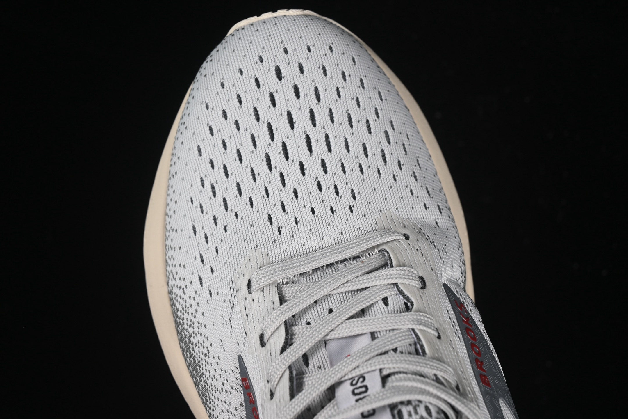 💰240纯原
Brooks Ghost 16 布鲁克斯 16代低帮透气缓震支撑休闲运动慢跑鞋 1104181D401
#采用改进工程空气网眼组合热熔工艺 鞋面材质搭载DNA LOFT V2密度泡棉缓震系统 中底外置防滑耐磨橡胶底片 回归个性化跑姿
尺码:40 40.5 41 42 42.5 43 44 44.5 45 D.D4