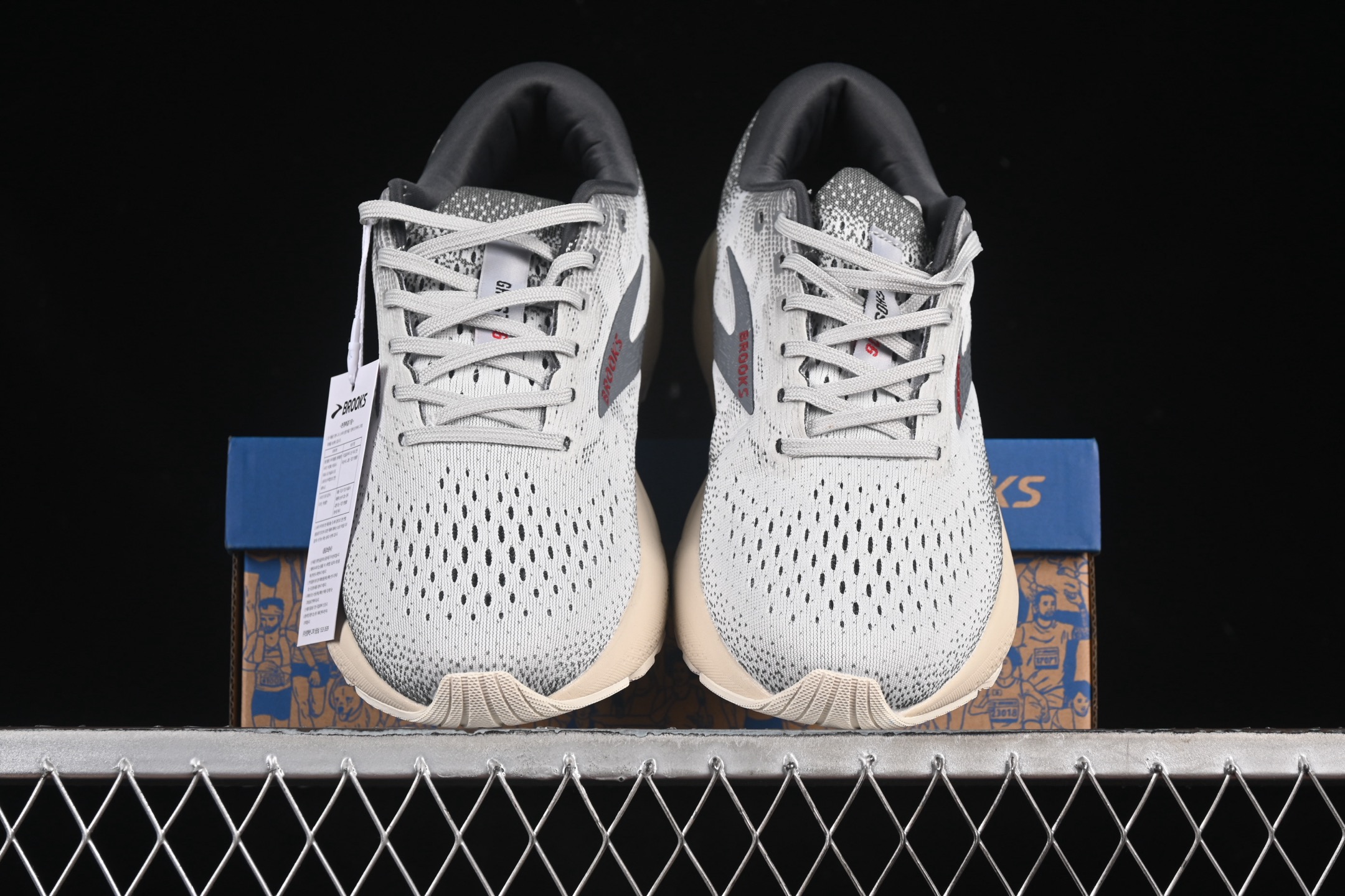 💰240纯原
Brooks Ghost 16 布鲁克斯 16代低帮透气缓震支撑休闲运动慢跑鞋 1104181D401
#采用改进工程空气网眼组合热熔工艺 鞋面材质搭载DNA LOFT V2密度泡棉缓震系统 中底外置防滑耐磨橡胶底片 回归个性化跑姿
尺码:40 40.5 41 42 42.5 43 44 44.5 45 D.D4