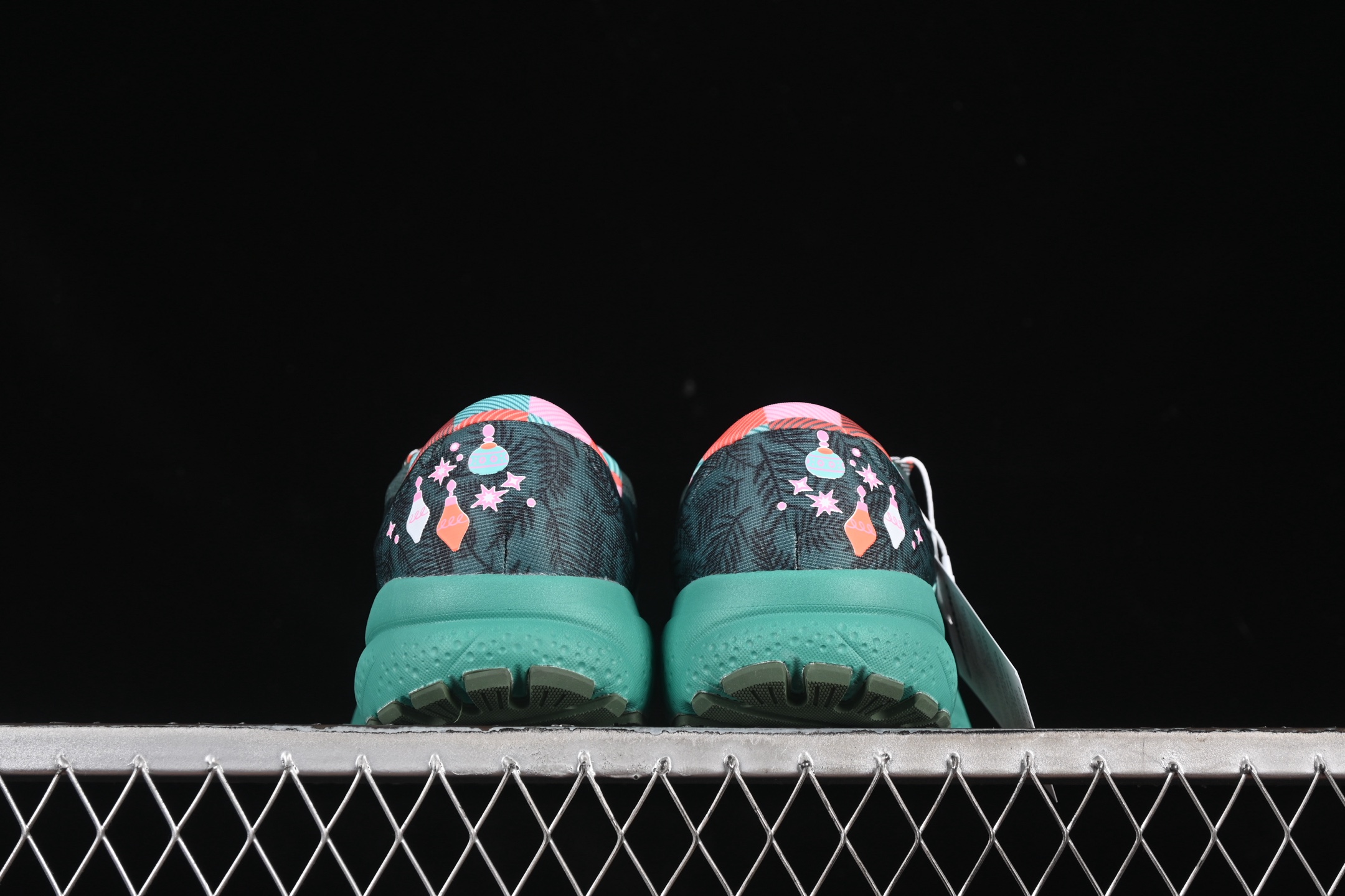 💰240纯原
Brooks Ghost 16 布鲁克斯 16代低帮透气缓震支撑休闲运动慢跑鞋 1104181D047
#采用改进工程空气网眼组合热熔工艺 鞋面材质搭载DNA LOFT V2密度泡棉缓震系统 中底外置防滑耐磨橡胶底片 回归个性化跑姿
尺码:40 40.5 41 42 42.5 43 44 44.5 45 D.D4