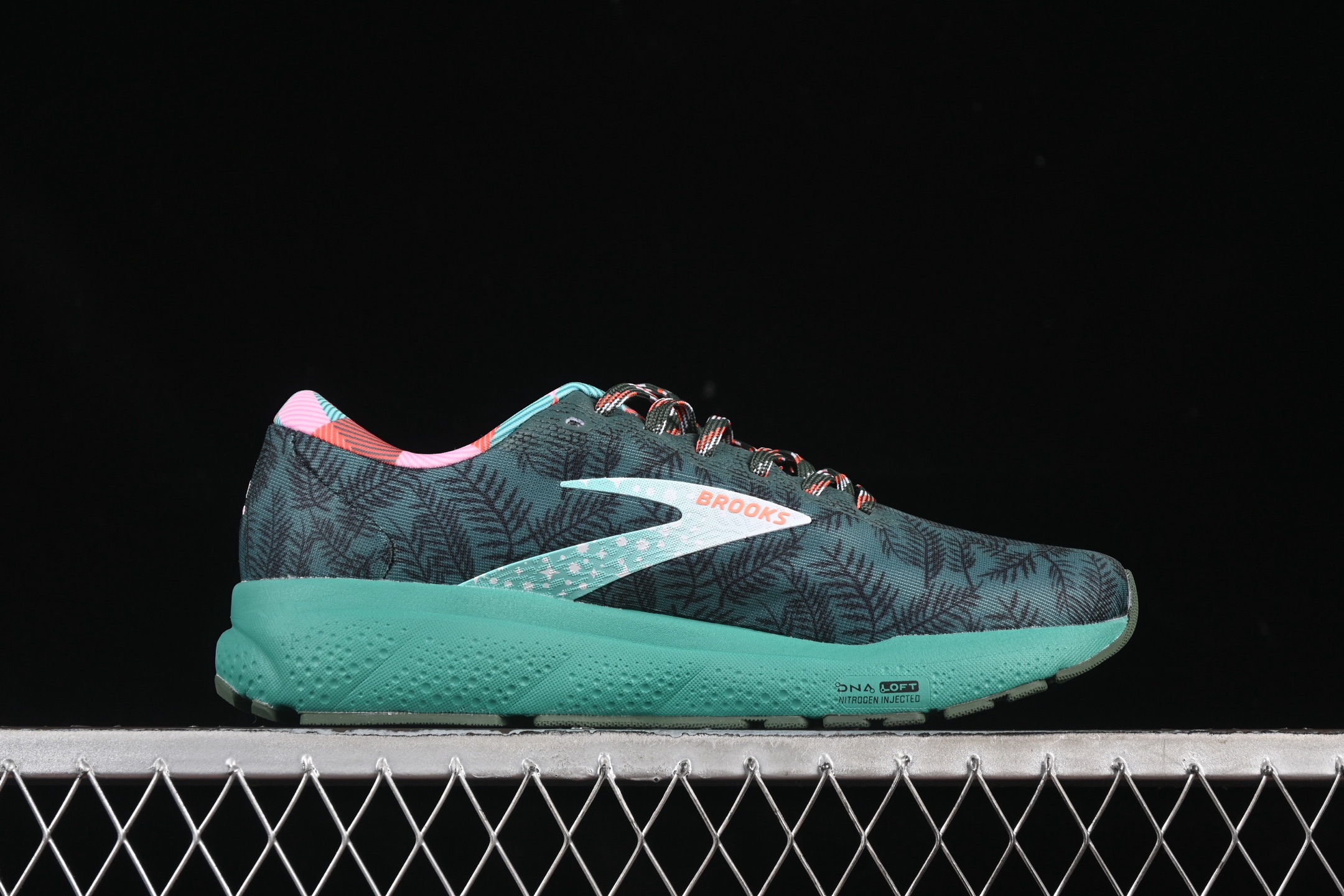 💰240纯原
Brooks Ghost 16 布鲁克斯 16代低帮透气缓震支撑休闲运动慢跑鞋 1104181D047
#采用改进工程空气网眼组合热熔工艺 鞋面材质搭载DNA LOFT V2密度泡棉缓震系统 中底外置防滑耐磨橡胶底片 回归个性化跑姿
尺码:40 40.5 41 42 42.5 43 44 44.5 45 D.D4