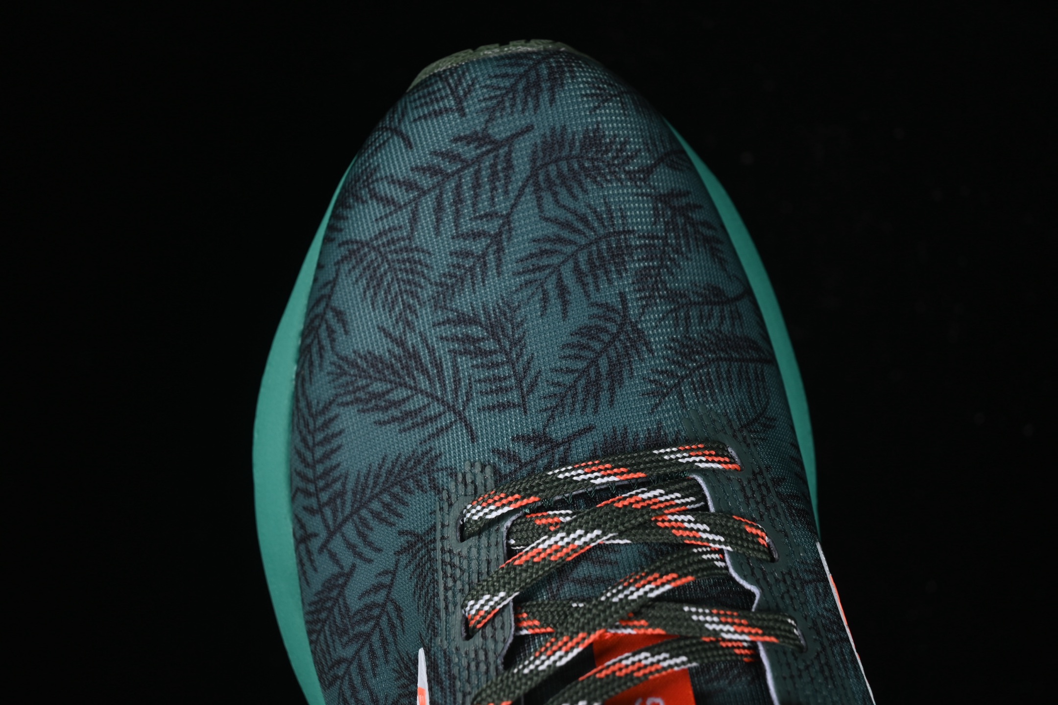 💰240纯原
Brooks Ghost 16 布鲁克斯 16代低帮透气缓震支撑休闲运动慢跑鞋 1104181D047
#采用改进工程空气网眼组合热熔工艺 鞋面材质搭载DNA LOFT V2密度泡棉缓震系统 中底外置防滑耐磨橡胶底片 回归个性化跑姿
尺码:40 40.5 41 42 42.5 43 44 44.5 45 D.D4