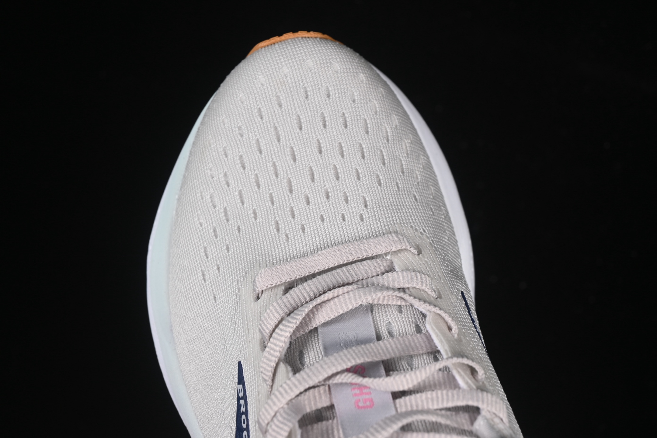 💰240纯原
Brooks Ghost 16 布鲁克斯 16代低帮透气缓震支撑休闲运动慢跑鞋 1104181D104
#采用改进工程空气网眼组合热熔工艺 鞋面材质搭载DNA LOFT V2密度泡棉缓震系统 中底外置防滑耐磨橡胶底片 回归个性化跑姿
尺码:36 36.5 37.5 38 38.5 39 D.D4
