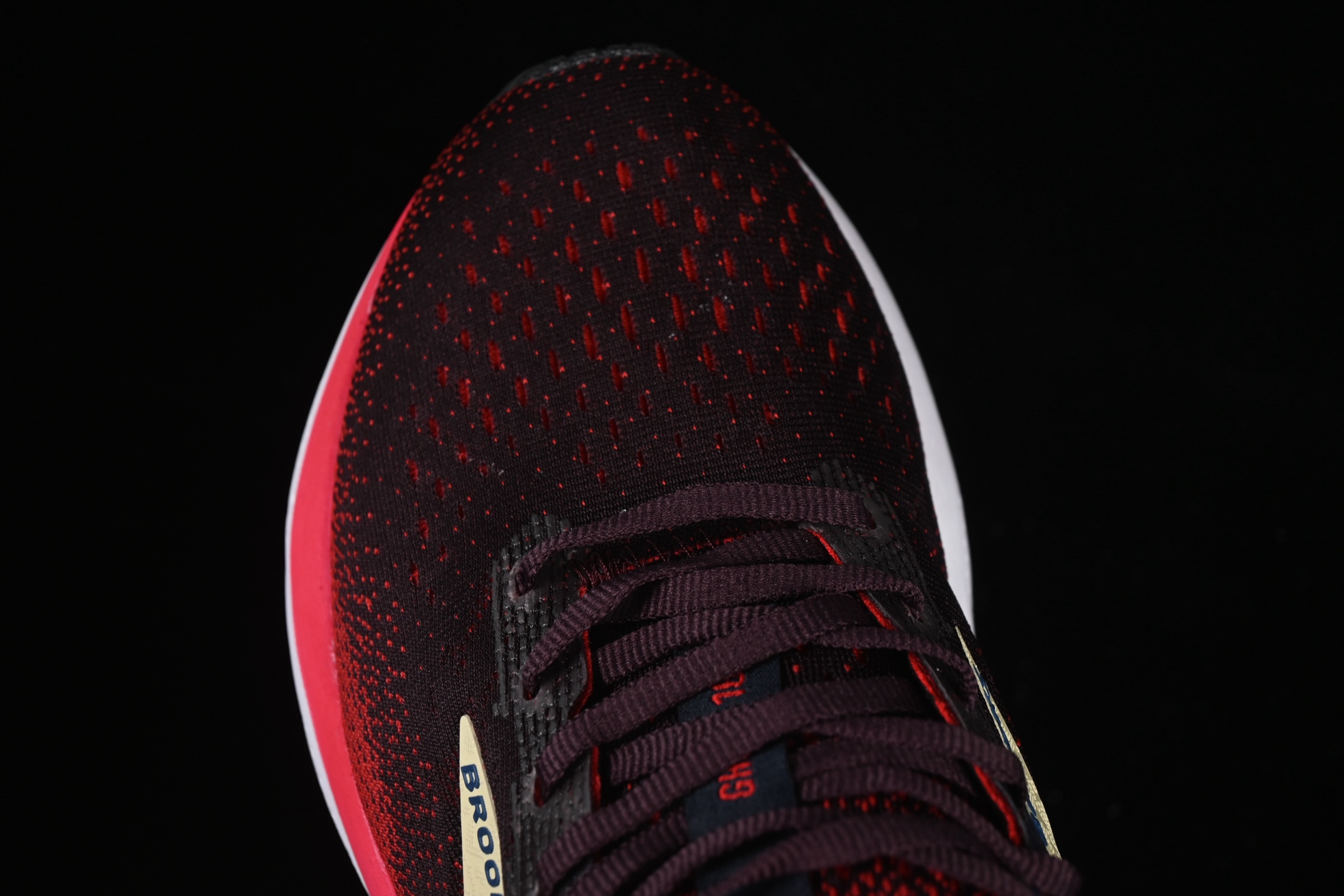 💰240纯原
Brooks Ghost 16 布鲁克斯 16代低帮透气缓震支撑休闲运动慢跑鞋 1104181D004
#采用改进工程空气网眼组合热熔工艺 鞋面材质搭载DNA LOFT V2密度泡棉缓震系统 中底外置防滑耐磨橡胶底片 回归个性化跑姿
尺码:40 40.5 41 42 42.5 43 44 44.5 45 D.D4