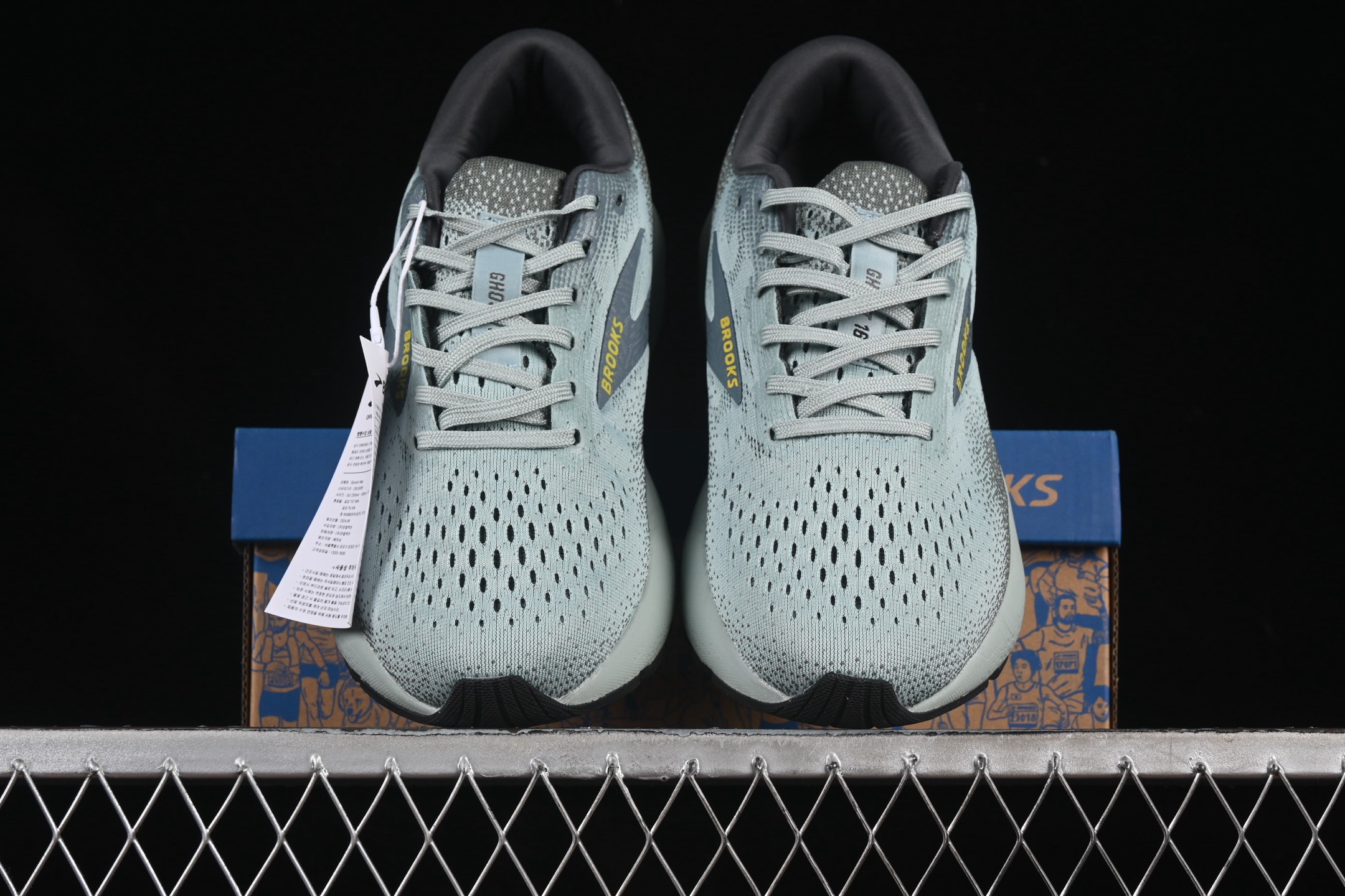 💰240纯原
Brooks Ghost 16 布鲁克斯 16代低帮透气缓震支撑休闲运动慢跑鞋 1104181D432
#采用改进工程空气网眼组合热熔工艺 鞋面材质搭载DNA LOFT V2密度泡棉缓震系统 中底外置防滑耐磨橡胶底片 回归个性化跑姿
尺码:40 40.5 41 42 42.5 43 44 44.5 45 D.D4