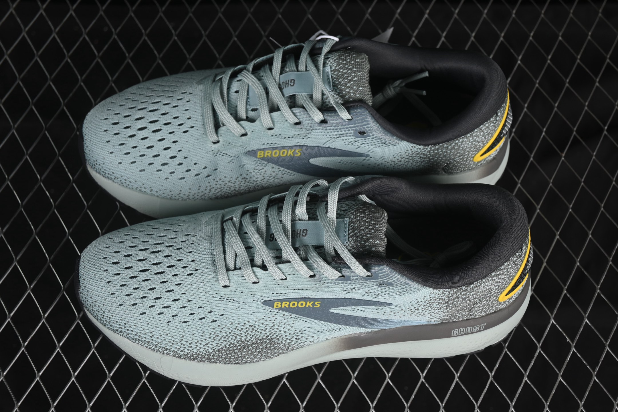 💰240纯原
Brooks Ghost 16 布鲁克斯 16代低帮透气缓震支撑休闲运动慢跑鞋 1104181D432
#采用改进工程空气网眼组合热熔工艺 鞋面材质搭载DNA LOFT V2密度泡棉缓震系统 中底外置防滑耐磨橡胶底片 回归个性化跑姿
尺码:40 40.5 41 42 42.5 43 44 44.5 45 D.D4