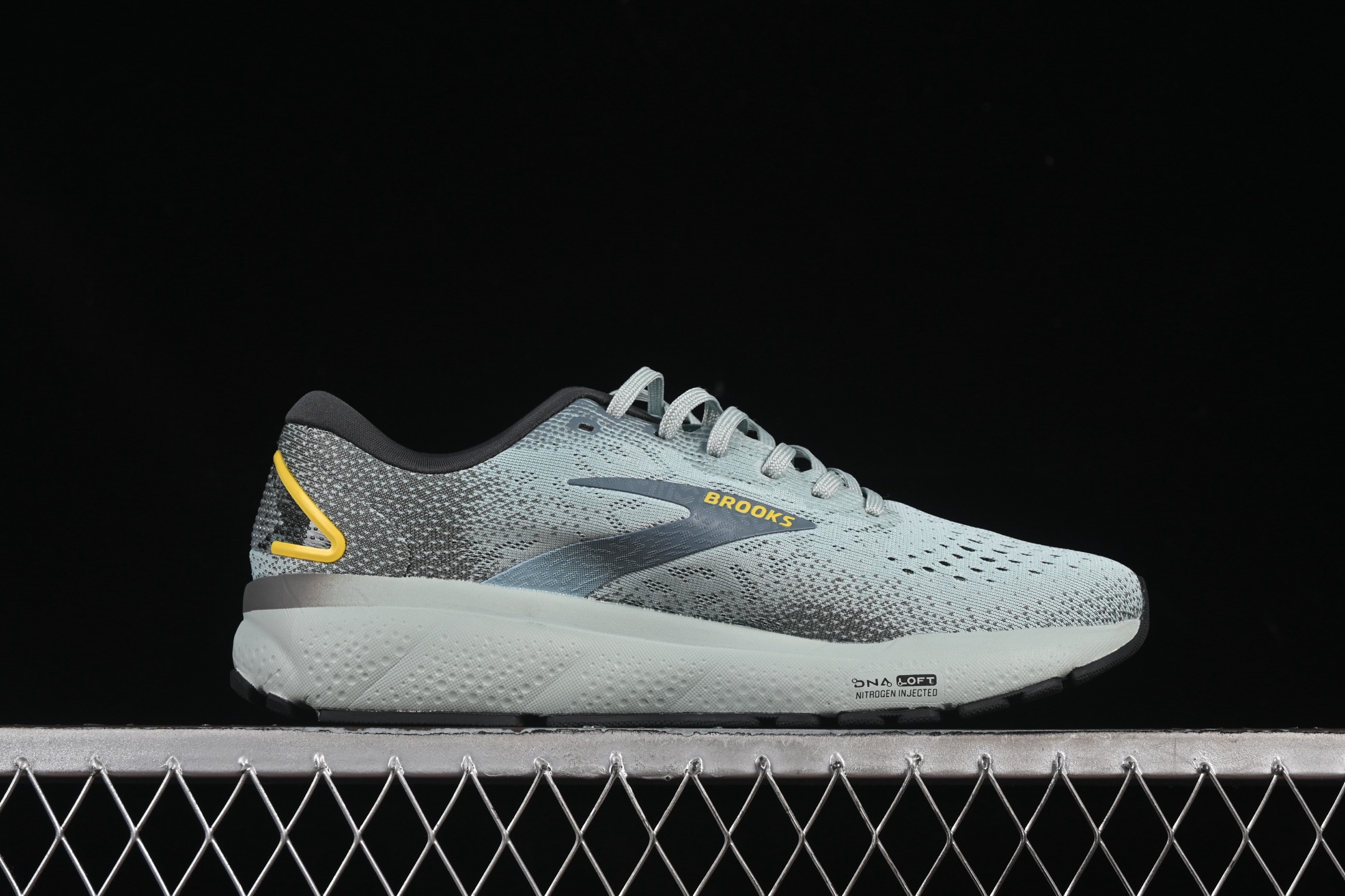 💰240纯原
Brooks Ghost 16 布鲁克斯 16代低帮透气缓震支撑休闲运动慢跑鞋 1104181D432
#采用改进工程空气网眼组合热熔工艺 鞋面材质搭载DNA LOFT V2密度泡棉缓震系统 中底外置防滑耐磨橡胶底片 回归个性化跑姿
尺码:40 40.5 41 42 42.5 43 44 44.5 45 D.D4