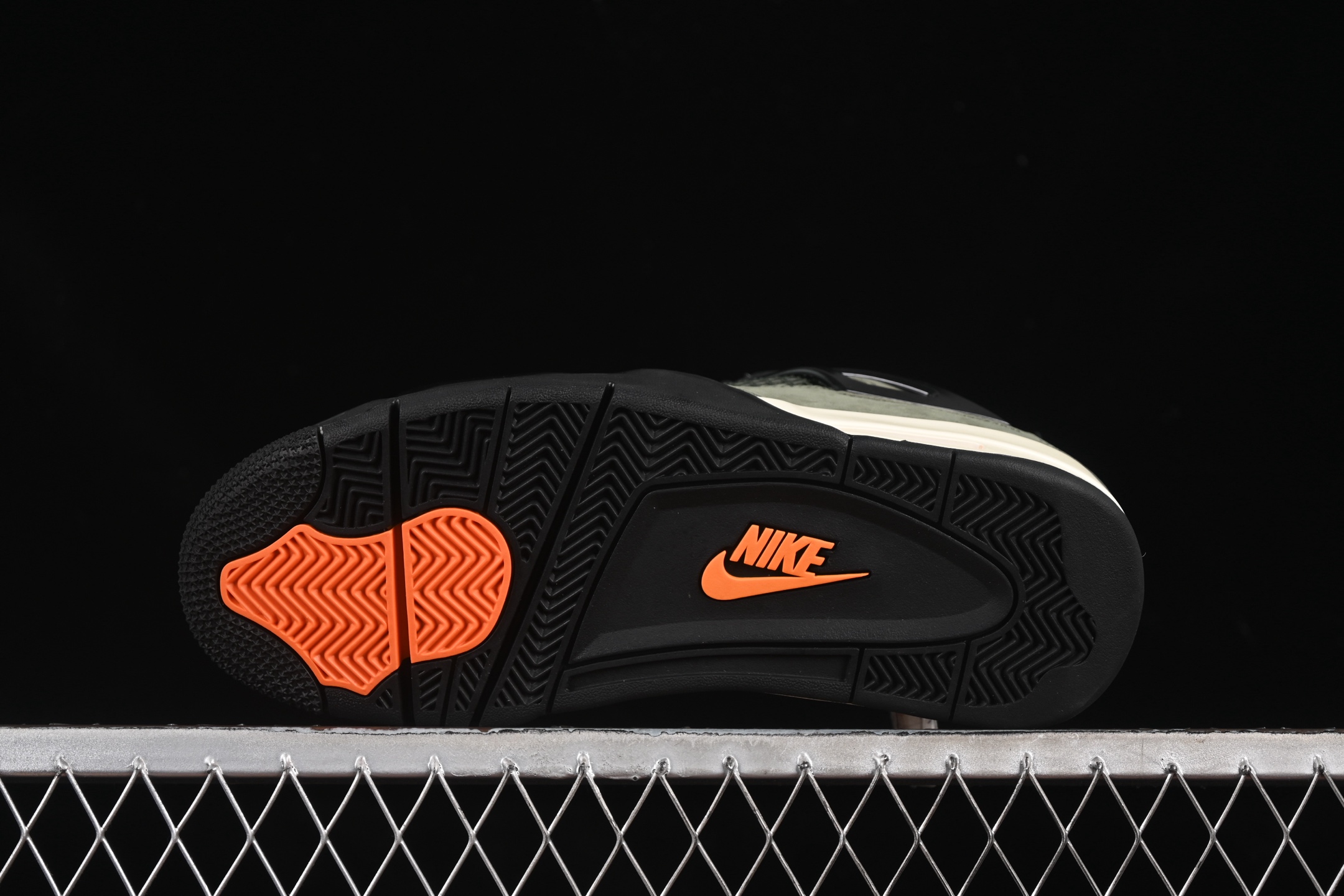 💰600顶级 Undefeated x Air Jordan 4 OG AJ4 乔4橄榄绿麂皮 IB1519-200
#行业天花板产物 全部原鞋开发生产 极致还原 一眼ZP既视感 品质有口皆碑 细节做工肉眼可见
尺码:40 40.5 41 42 42.5 43 44 44.5 45 45.5 46 47.5 48.5 R.J0