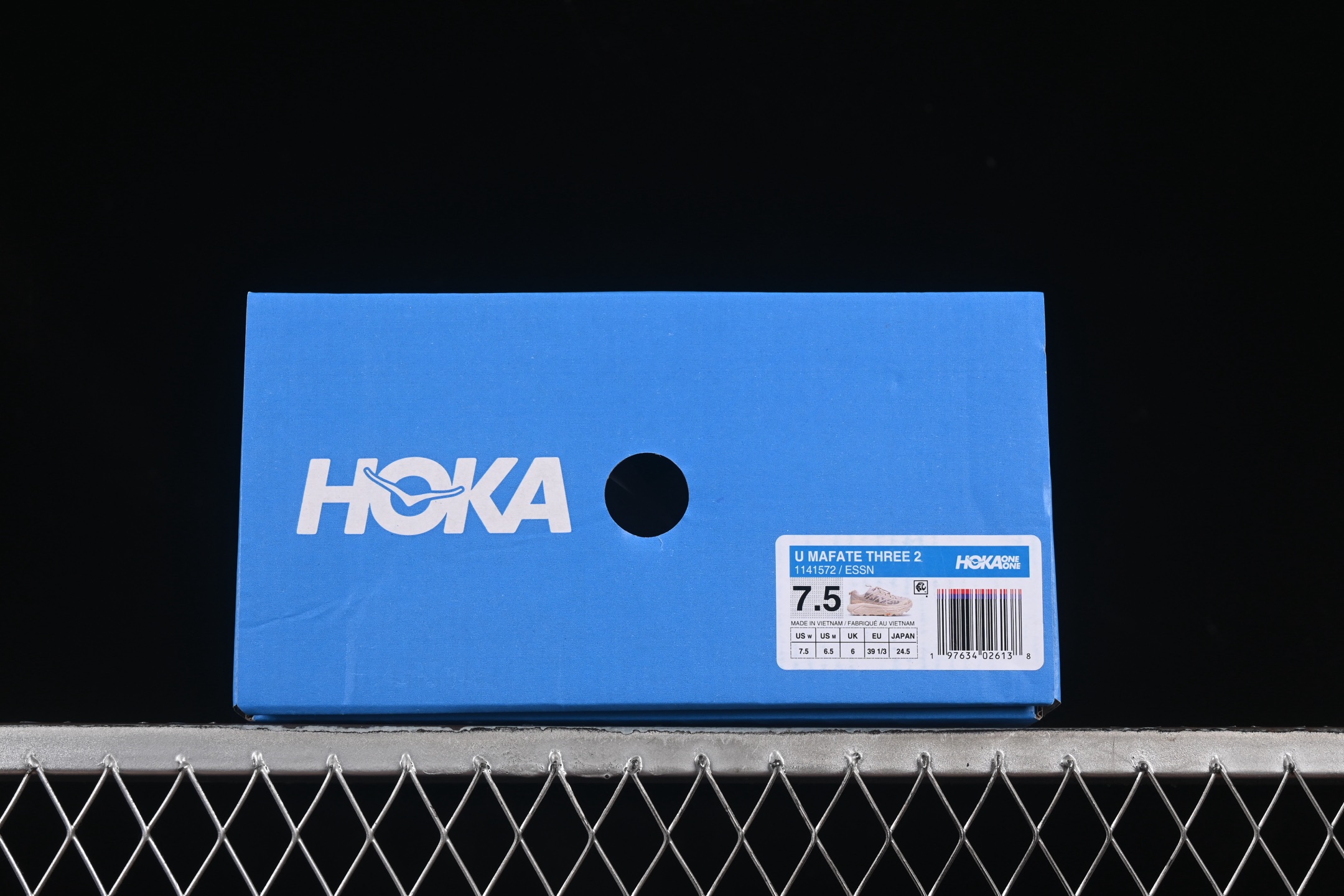 💰220纯原
Hoka Mafate Three 2 马法特二代超轻厚底轻量山地跑步鞋 1141572 ESSN
#轻量化材料Fresh Foam。超轻量中底全部用料过3C认证! 滚动平衡科技减少33%能量消耗 !第二代Mafate更是延续精髓设计,并调整了整体的鞋型,修身的鞋型,更加灵巧的感觉一下子来了。外底韧弹感十足的EVA泡绵,结合Vibram橡胶大底,性能稳定输出,无论是平时穿着还是在潮湿的梅雨季节跑步,都是非常优秀的搭配。
尺码:36 36.5 37 38 38.5 39 40 40.5 41 42 42.5 43 44 45 N.D4