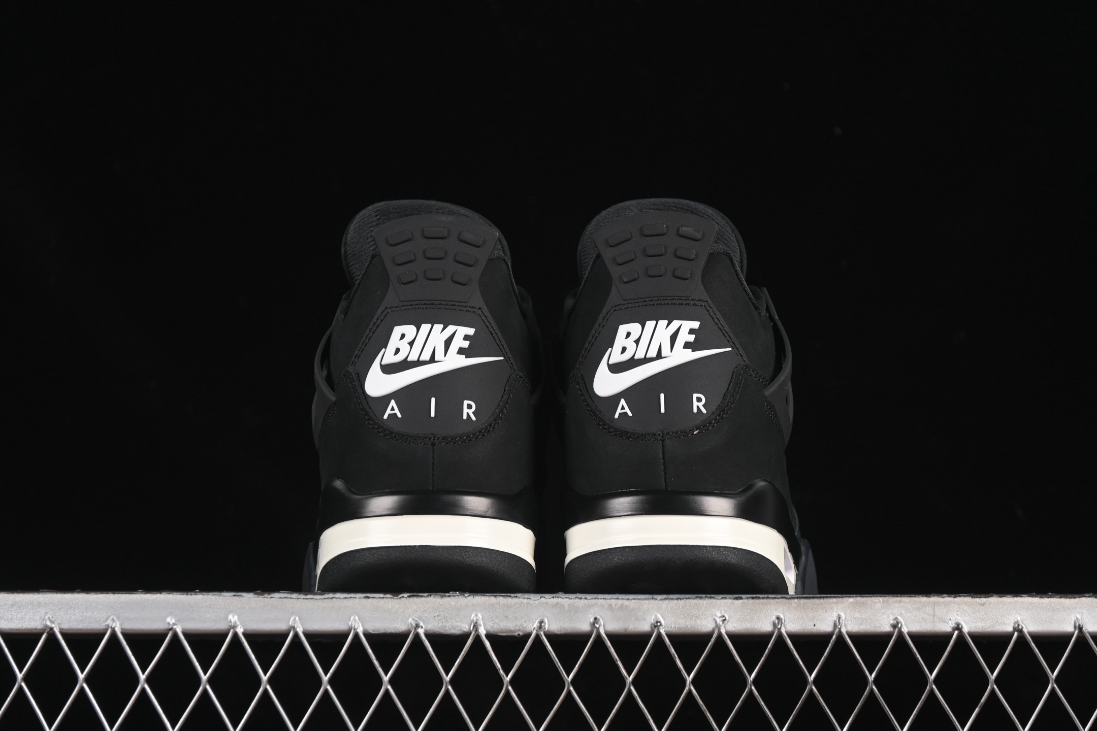 💰380纯原
 Nigel Sylvester x Air Jordan 4 Retro AJ4 乔4联名黑砖 HF4340-001
尺码：40 40.5 41 42 42.5 43 44 44.5 45 46 47.5 48.5 LTE5