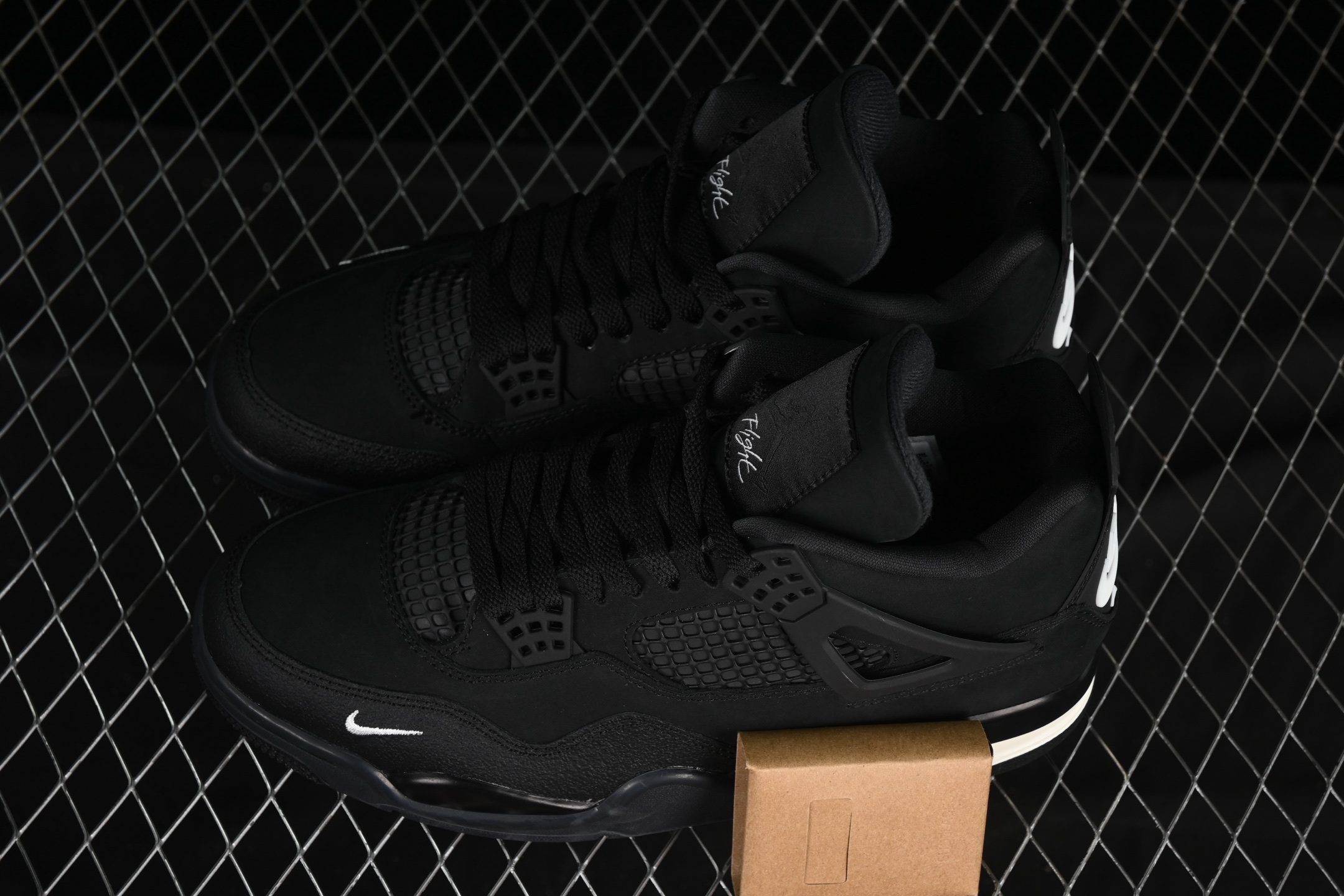 💰380纯原
 Nigel Sylvester x Air Jordan 4 Retro AJ4 乔4联名黑砖 HF4340-001
尺码：40 40.5 41 42 42.5 43 44 44.5 45 46 47.5 48.5 LTE5