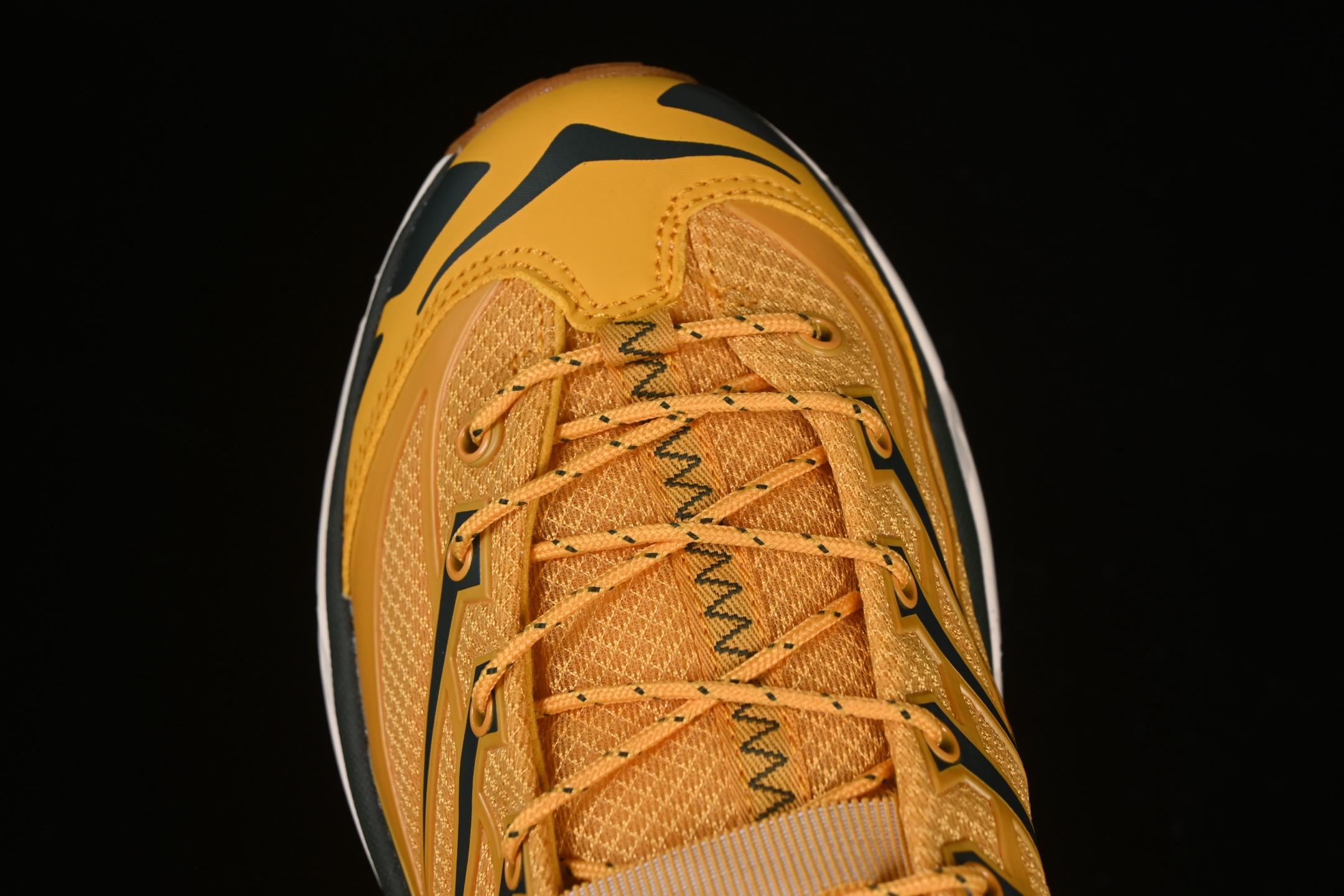 💰220纯原
Hoka Mafate Three 2 马法特二代超轻厚底轻量山地跑步鞋 1141572 GLW
#轻量化材料Fresh Foam。超轻量中底全部用料过3C认证! 滚动平衡科技减少33%能量消耗 !第二代Mafate更是延续精髓设计,并调整了整体的鞋型,修身的鞋型,更加灵巧的感觉一下子来了。外底韧弹感十足的EVA泡绵,结合Vibram橡胶大底,性能稳定输出,无论是平时穿着还是在潮湿的梅雨季节跑步,都是非常优秀的搭配。
尺码:36 36.5 37 38 38.5 39 40 40.5 41 42 42.5 43 44 45 N.D4