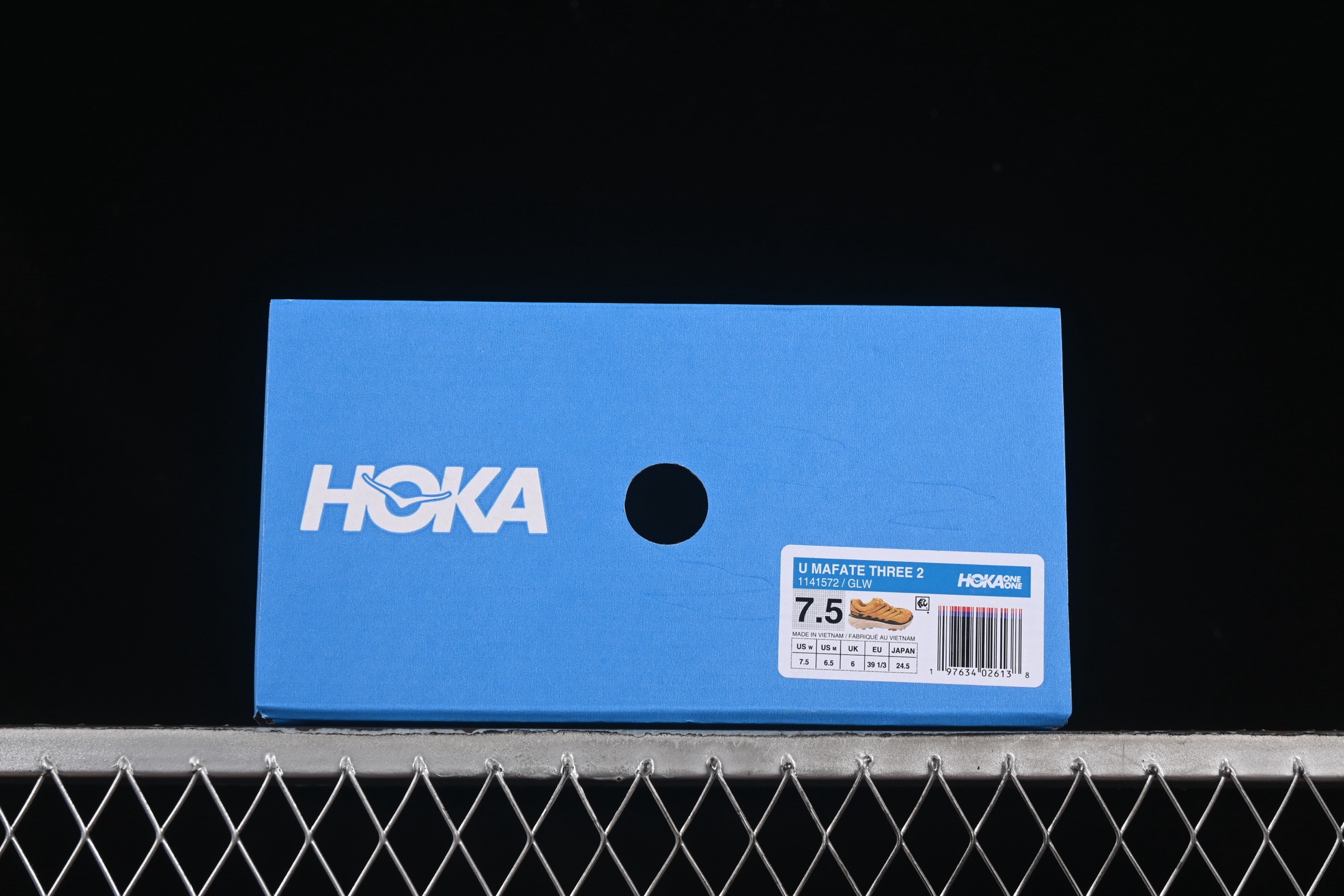 💰220纯原
Hoka Mafate Three 2 马法特二代超轻厚底轻量山地跑步鞋 1141572 GLW
#轻量化材料Fresh Foam。超轻量中底全部用料过3C认证! 滚动平衡科技减少33%能量消耗 !第二代Mafate更是延续精髓设计,并调整了整体的鞋型,修身的鞋型,更加灵巧的感觉一下子来了。外底韧弹感十足的EVA泡绵,结合Vibram橡胶大底,性能稳定输出,无论是平时穿着还是在潮湿的梅雨季节跑步,都是非常优秀的搭配。
尺码:36 36.5 37 38 38.5 39 40 40.5 41 42 42.5 43 44 45 N.D4