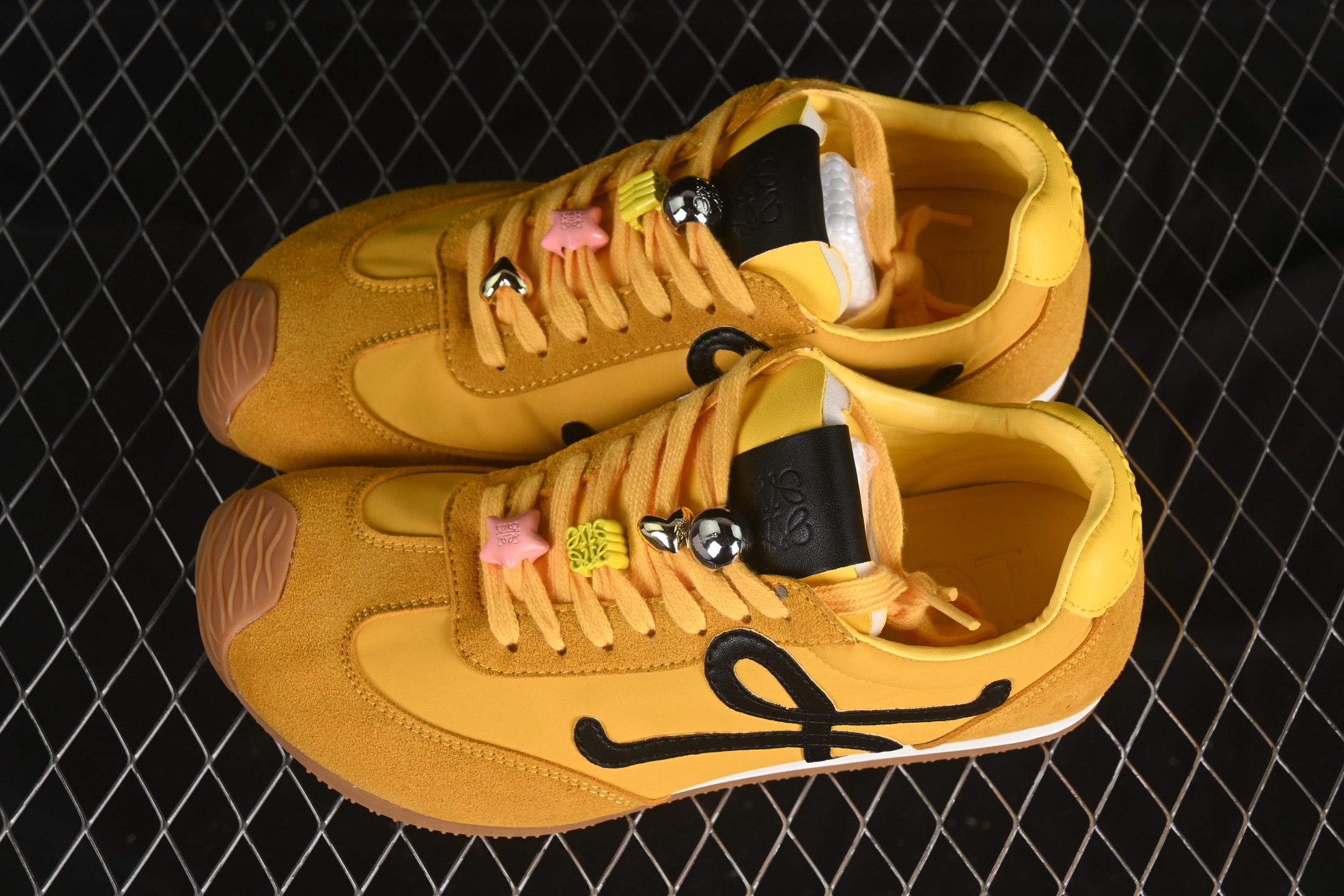 💰240纯原
 Loewe Ballet Runner 2.0 Sneakers 罗意威 芭蕾舞2.0系列阿甘复古风德训薄底百搭休闲运动鞋
尺码：35 36 37 38 39 40 AJD4