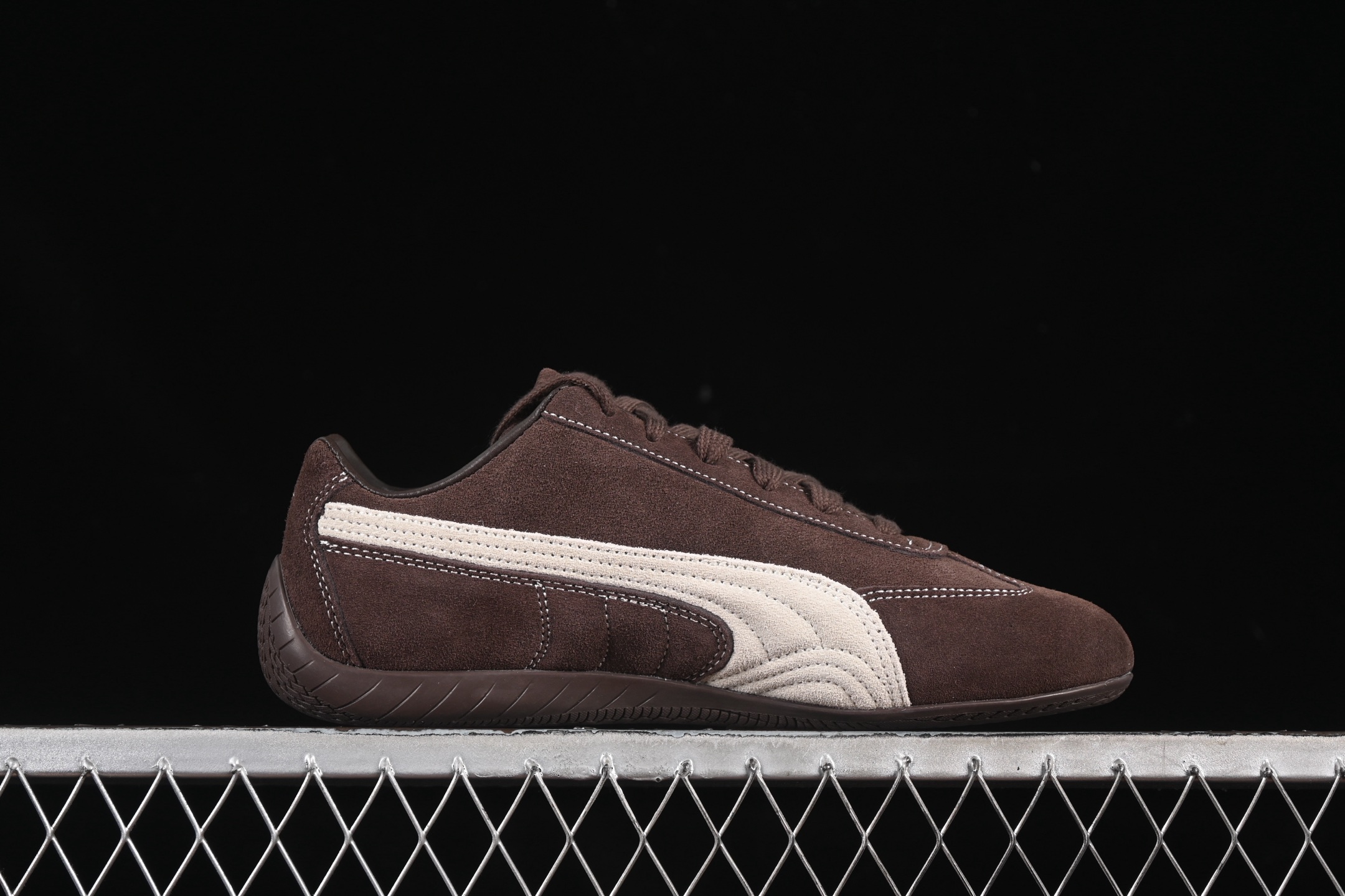 💰240纯原
The Open Product x Puma Speedcat 极速赛车系列彪马低帮生活休闲鞋 403903-01
#原装档案原数据纸版楦型 采用原厂固色翻毛皮鞋面材质 正确二次成型'猛帮'成型工艺
尺码:36 37 37.5 38 38.5 39 40 40.5 41 42 42.5 43 44 44.5 45 HCD4