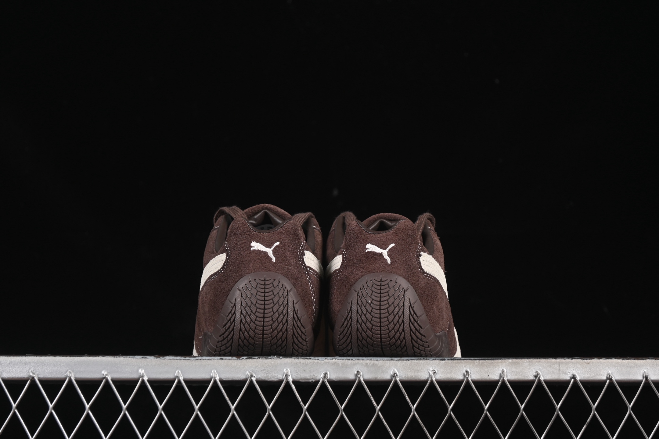 💰240纯原
The Open Product x Puma Speedcat 极速赛车系列彪马低帮生活休闲鞋 403903-01
#原装档案原数据纸版楦型 采用原厂固色翻毛皮鞋面材质 正确二次成型'猛帮'成型工艺
尺码:36 37 37.5 38 38.5 39 40 40.5 41 42 42.5 43 44 44.5 45 HCD4