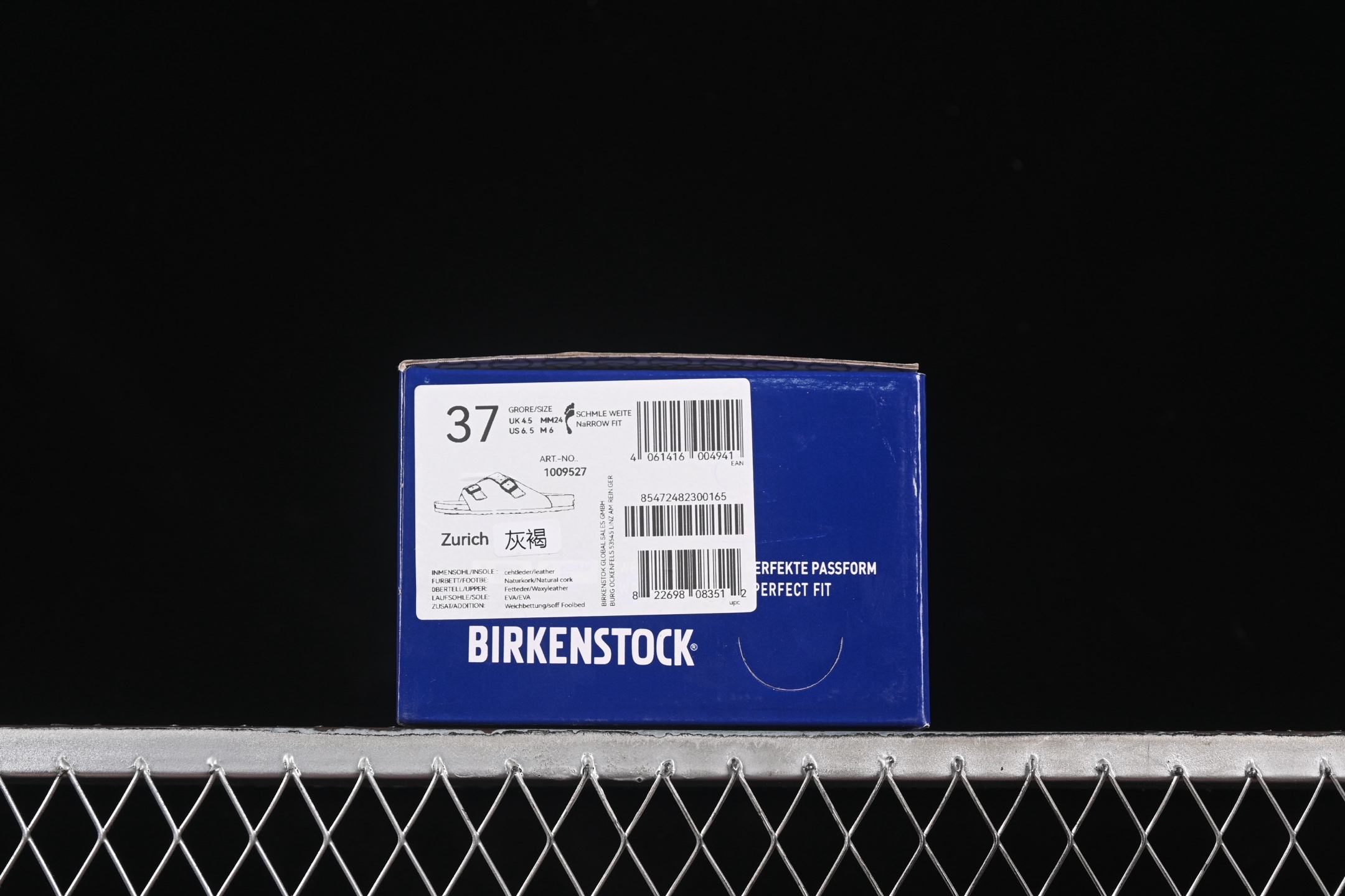 💰220纯原
Birkenstock 勃肯凉鞋系列 灰褐色
#采用质地柔软牛皮绒面革植入羊羔毛鞋垫和里衬材质 中底搭载缓震软木橡胶 外置EVA轻量片装外底
尺码：35 36 37 38 39 40 41 42 43 44 45 G.D4