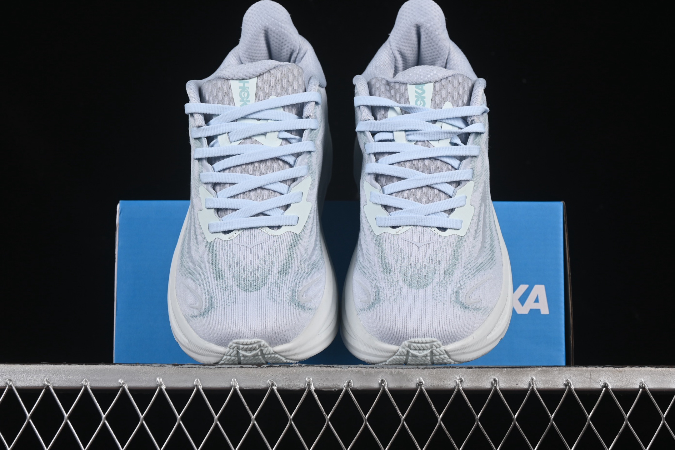 💰220纯原
HOKA ONE ONE CLIFTON 10 克里夫顿系列 轻盈透气的针织网面跑鞋 1162031 DTDR
#增强鞋面的强度和支撑性能 搭配柔软的鞋舌 让双脚在舒适包裹中跑的更加畅快 全新泡棉中底 柔软的同时增强回弹性能 为不同跑者提供更平稳流畅的脚感 带来全面的缓冲保护 根据人体工程学设计的延长拉襟 后跟处弹软的海绵填充舒适固定 避免掉跟和摩擦
尺码:36 36.5 37 38 38.5 39 40 40.5 41 42 42.5 43 44 45 G.D4