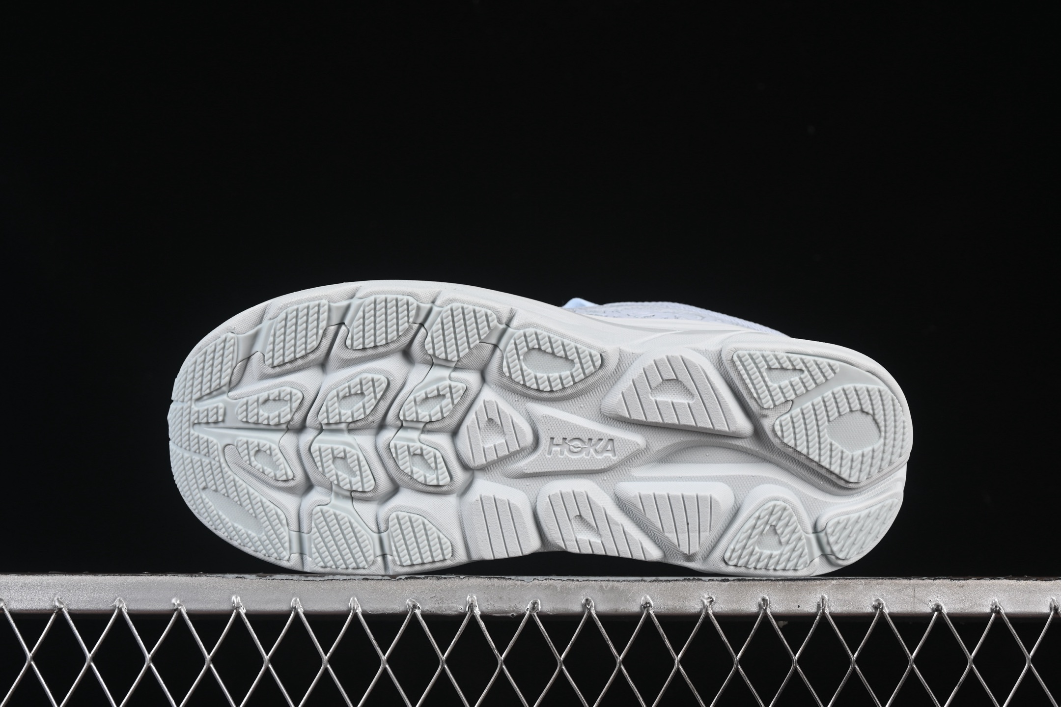 💰220纯原
HOKA ONE ONE CLIFTON 10 克里夫顿系列 轻盈透气的针织网面跑鞋 1162031 DTDR
#增强鞋面的强度和支撑性能 搭配柔软的鞋舌 让双脚在舒适包裹中跑的更加畅快 全新泡棉中底 柔软的同时增强回弹性能 为不同跑者提供更平稳流畅的脚感 带来全面的缓冲保护 根据人体工程学设计的延长拉襟 后跟处弹软的海绵填充舒适固定 避免掉跟和摩擦
尺码:36 36.5 37 38 38.5 39 40 40.5 41 42 42.5 43 44 45 G.D4