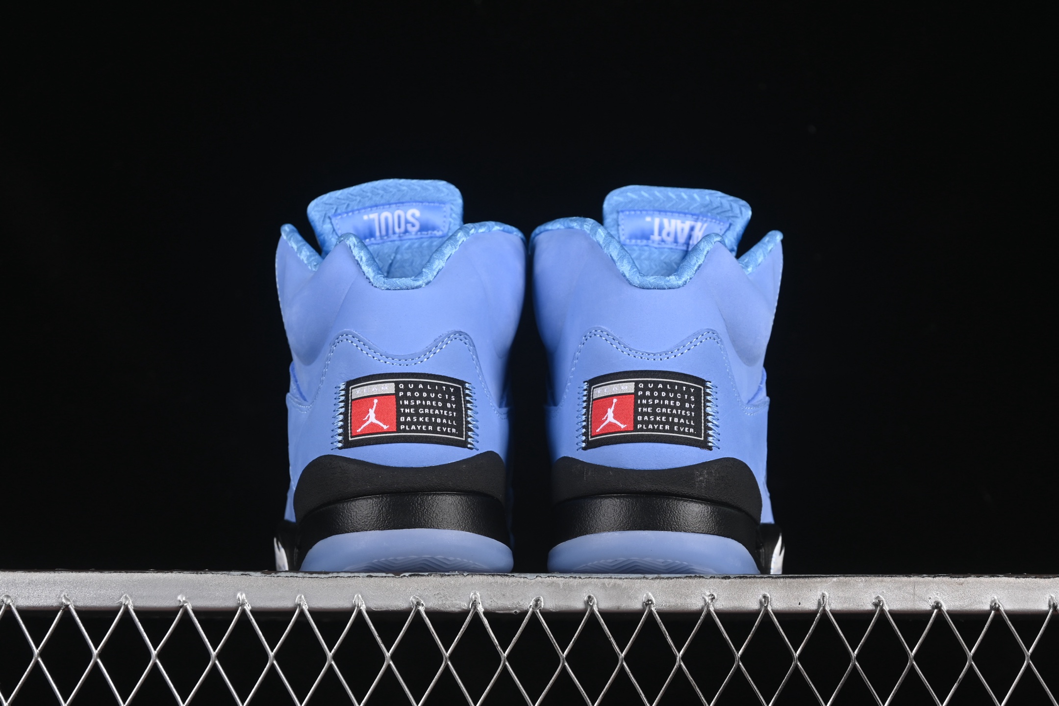 💰520纯原
Air Jordan 5 "University Blue" AJ5 乔5北卡蓝 DV1310-401
#鞋款鞋面覆盖大面积皮革材质,内衬升级为具有光泽感的织物,从鞋面到鞋垫均采用大学蓝配色,营造出清爽有质感的视觉外观。
尺码:40 40.5 41 42 42.5 43 44 44.5 45 46 47.5 B.G7
