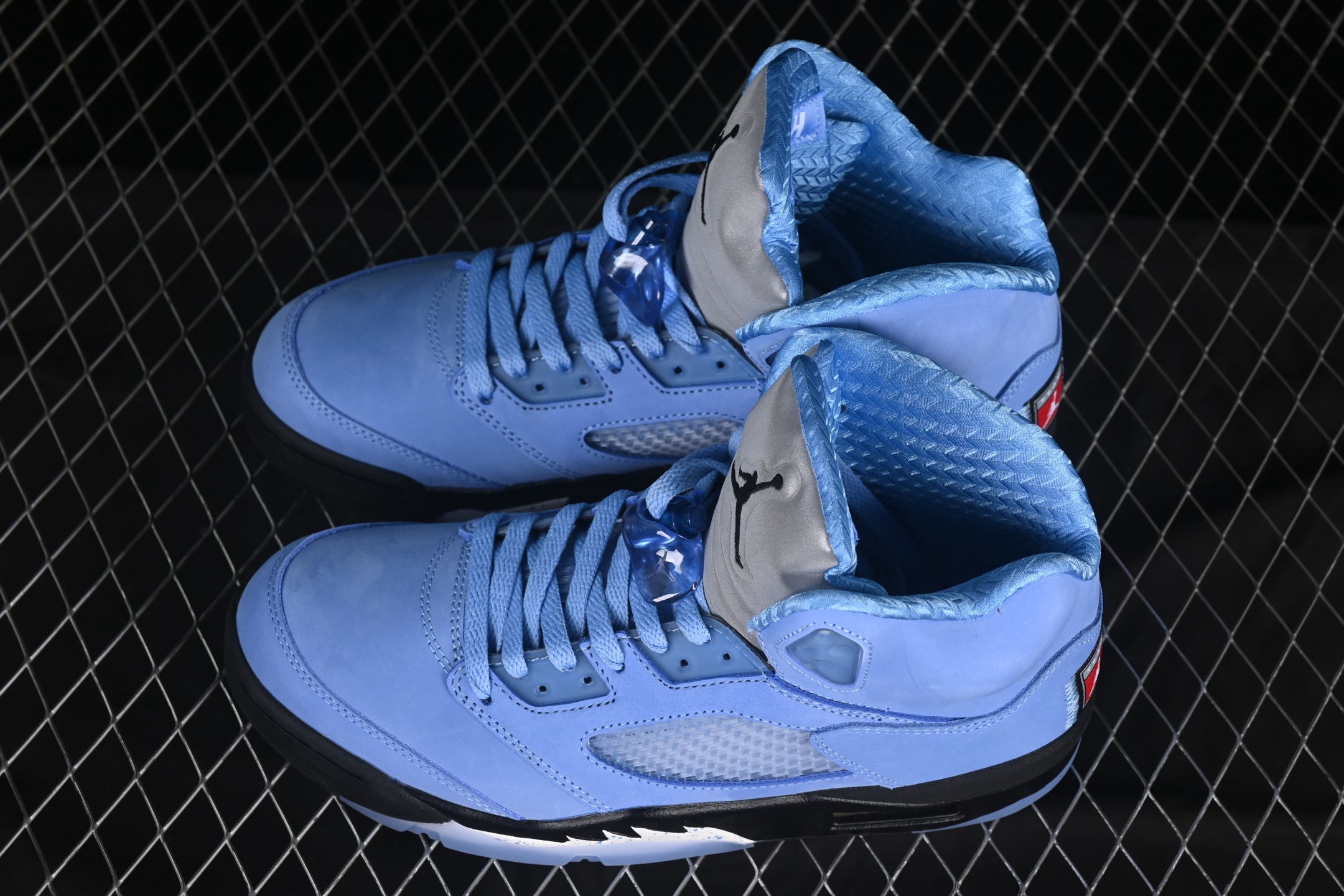 💰520纯原
Air Jordan 5 "University Blue" AJ5 乔5北卡蓝 DV1310-401
#鞋款鞋面覆盖大面积皮革材质,内衬升级为具有光泽感的织物,从鞋面到鞋垫均采用大学蓝配色,营造出清爽有质感的视觉外观。
尺码:40 40.5 41 42 42.5 43 44 44.5 45 46 47.5 B.G7