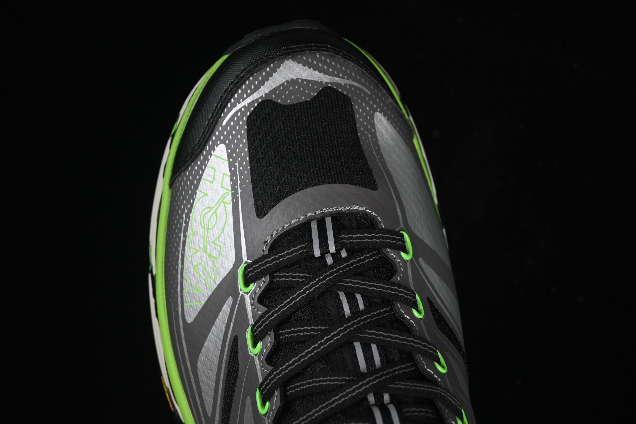 💰240纯原
Hoka Mafate Speed 2 马法特二代超轻厚底轻量山地跑步鞋 1126851 BCKLC
#轻量化材料Fresh Foam。超轻量中底全部用料过3C认证! 滚动平衡科技减少33%能量消耗 !第二代Mafate更是延续精髓设计,并调整了整体的鞋型,修身的鞋型,更加灵巧的感觉一下子来了。外底韧弹感十足的EVA泡绵,结合Vibram橡胶大底,性能稳定输出,无论是平时穿着还是在潮湿的梅雨季节跑步,都是非常优秀的搭配。
尺码:36 36.5 37 38 38.5 39 40 40.5 41 42 42.5 43 44 45 X.D4