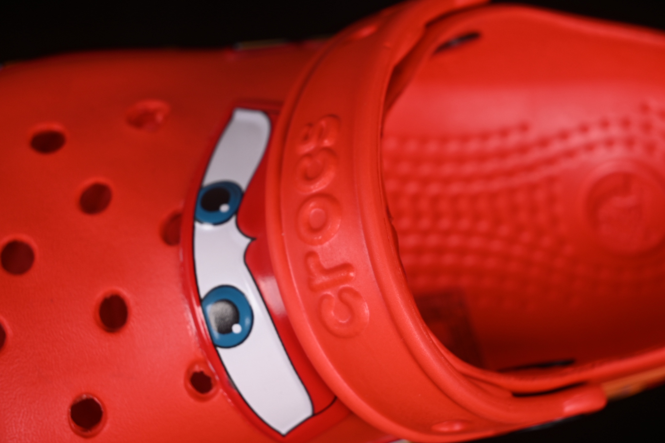 💰160纯原
儿童款带灯 Cars x Crocs Classic Clog 卡骆驰 赛车总动员联名 经典两用沙滩洞洞鞋 凉鞋拖鞋
#如需配件+¥20 #东莞原厂 欧洲订单 无盒软包 同步官方尺码
尺码:C8(25)C9(26) C10(27)C11(28)C12(29)C13(30-31)J1(32)J2(33-34)J3(35-36)B.D4