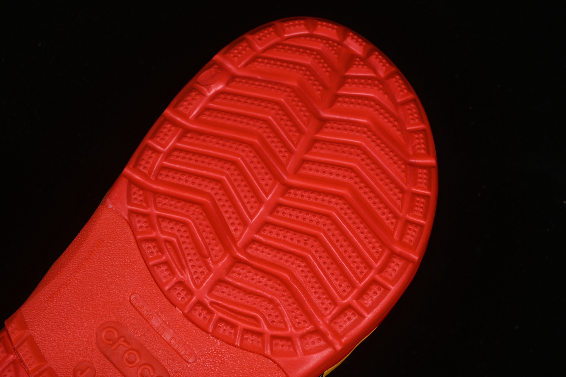 💰160纯原
儿童款带灯 Cars x Crocs Classic Clog 卡骆驰 赛车总动员联名 经典两用沙滩洞洞鞋 凉鞋拖鞋
#如需配件+¥20 #东莞原厂 欧洲订单 无盒软包 同步官方尺码
尺码:C8(25)C9(26) C10(27)C11(28)C12(29)C13(30-31)J1(32)J2(33-34)J3(35-36)B.D4