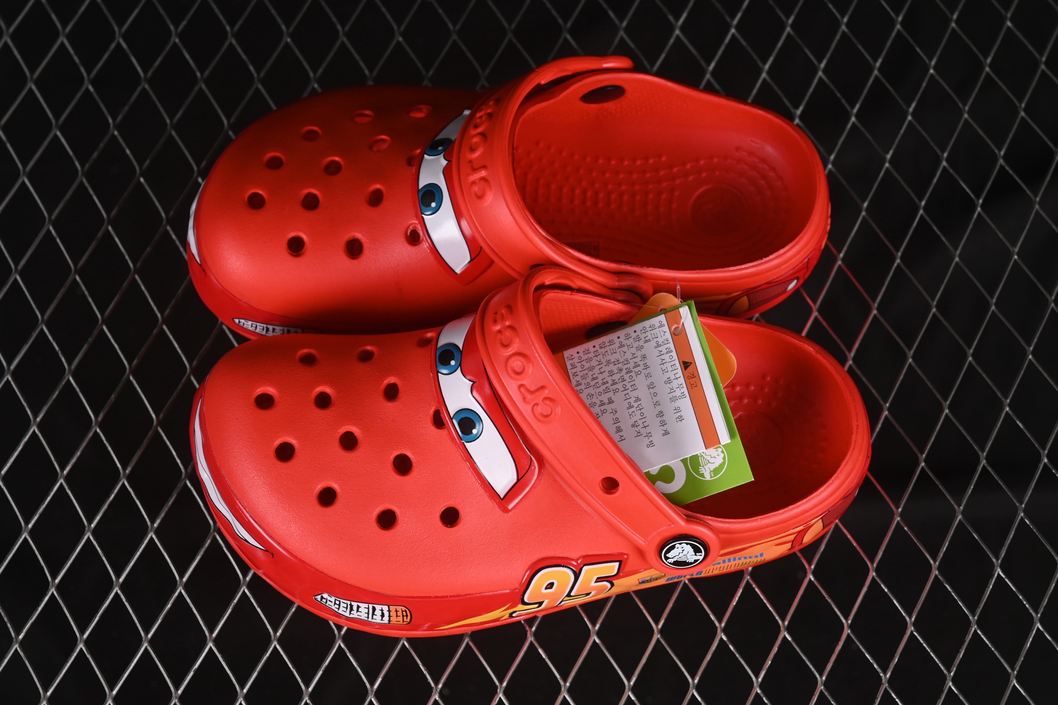 💰160纯原
儿童款带灯 Cars x Crocs Classic Clog 卡骆驰 赛车总动员联名 经典两用沙滩洞洞鞋 凉鞋拖鞋
#如需配件+¥20 #东莞原厂 欧洲订单 无盒软包 同步官方尺码
尺码:C8(25)C9(26) C10(27)C11(28)C12(29)C13(30-31)J1(32)J2(33-34)J3(35-36)B.D4