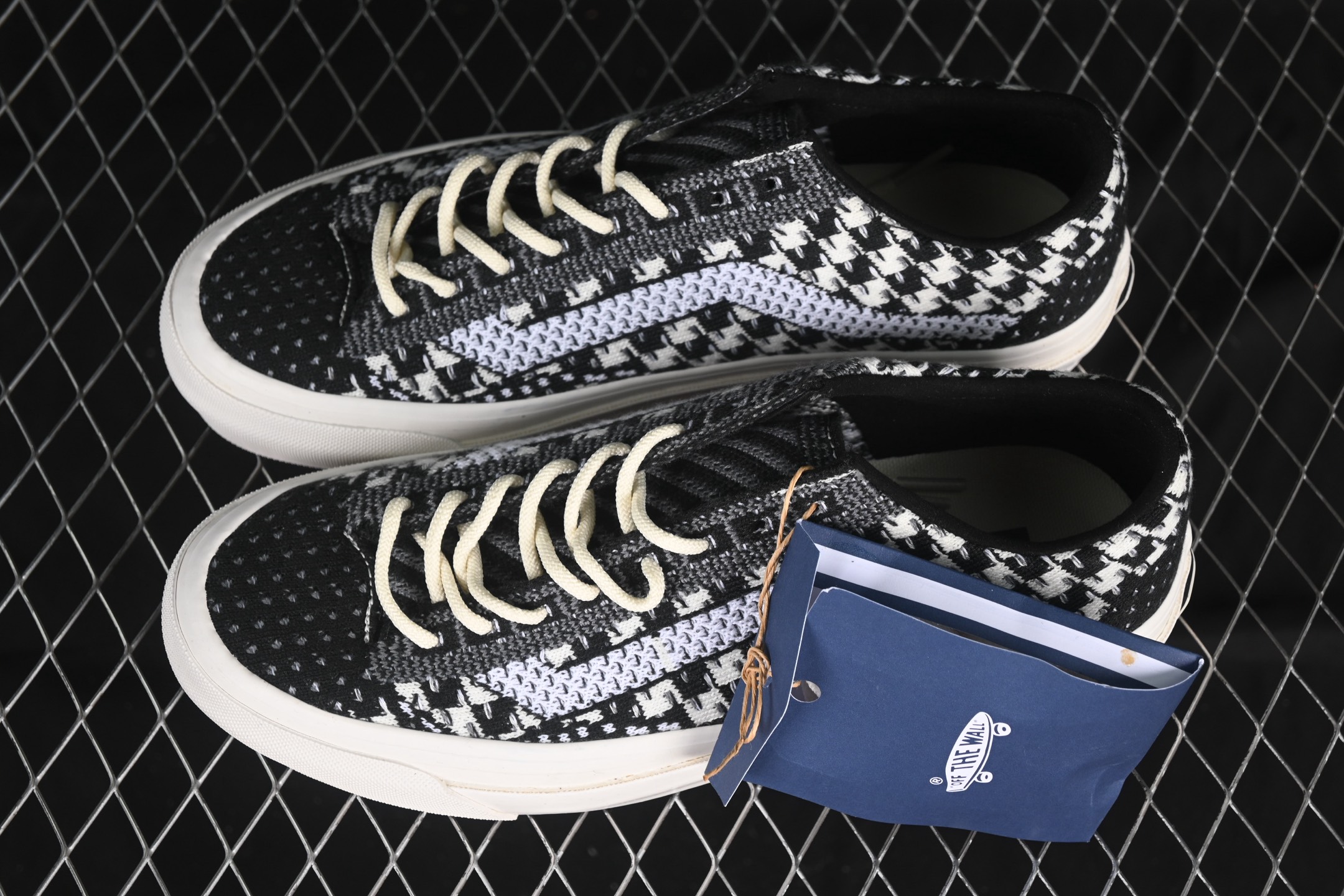 💰150纯原
Vans Old Skool 36 EK 范斯官方 舒适百搭休闲滑板鞋 VN000D8HHR0
#工艺:硫化1:1(重量1:1、真标、原钢印、材质标、鞋型标、合格证)
尺码:35 36 36.5 37 38 38.5 39 40 40.5 41 42 42.5 43 44 M.C3