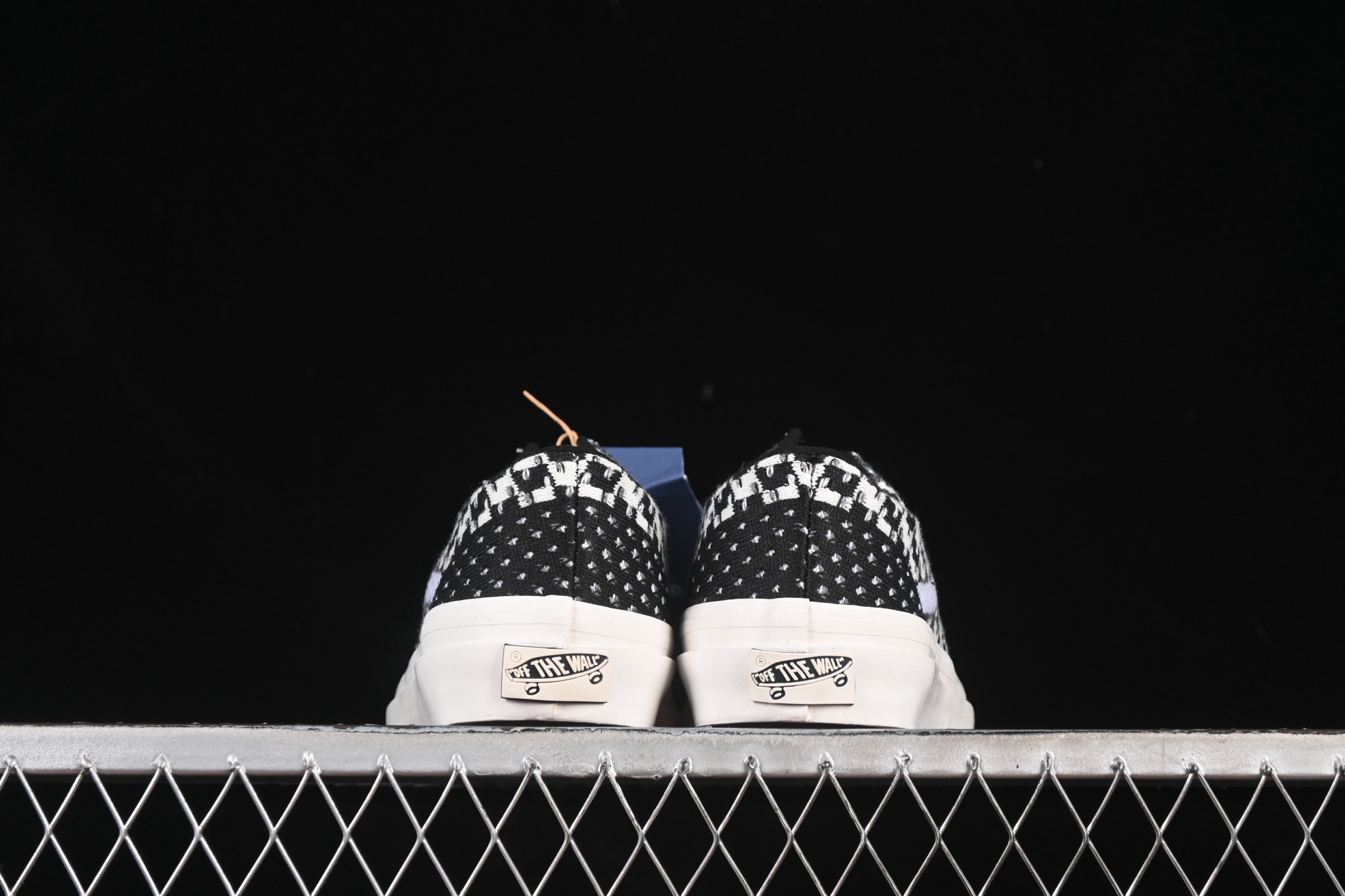💰150纯原
Vans Old Skool 36 EK 范斯官方 舒适百搭休闲滑板鞋 VN000D8HHR0
#工艺:硫化1:1(重量1:1、真标、原钢印、材质标、鞋型标、合格证)
尺码:35 36 36.5 37 38 38.5 39 40 40.5 41 42 42.5 43 44 M.C3