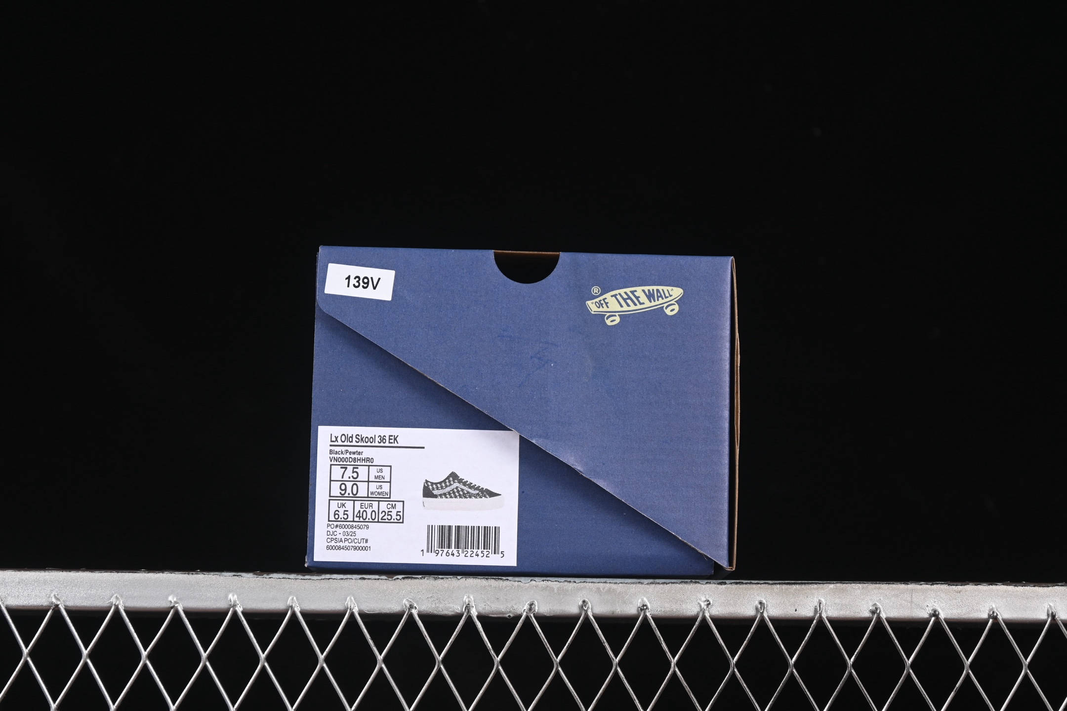 💰150纯原
Vans Old Skool 36 EK 范斯官方 舒适百搭休闲滑板鞋 VN000D8HHR0
#工艺:硫化1:1(重量1:1、真标、原钢印、材质标、鞋型标、合格证)
尺码:35 36 36.5 37 38 38.5 39 40 40.5 41 42 42.5 43 44 M.C3