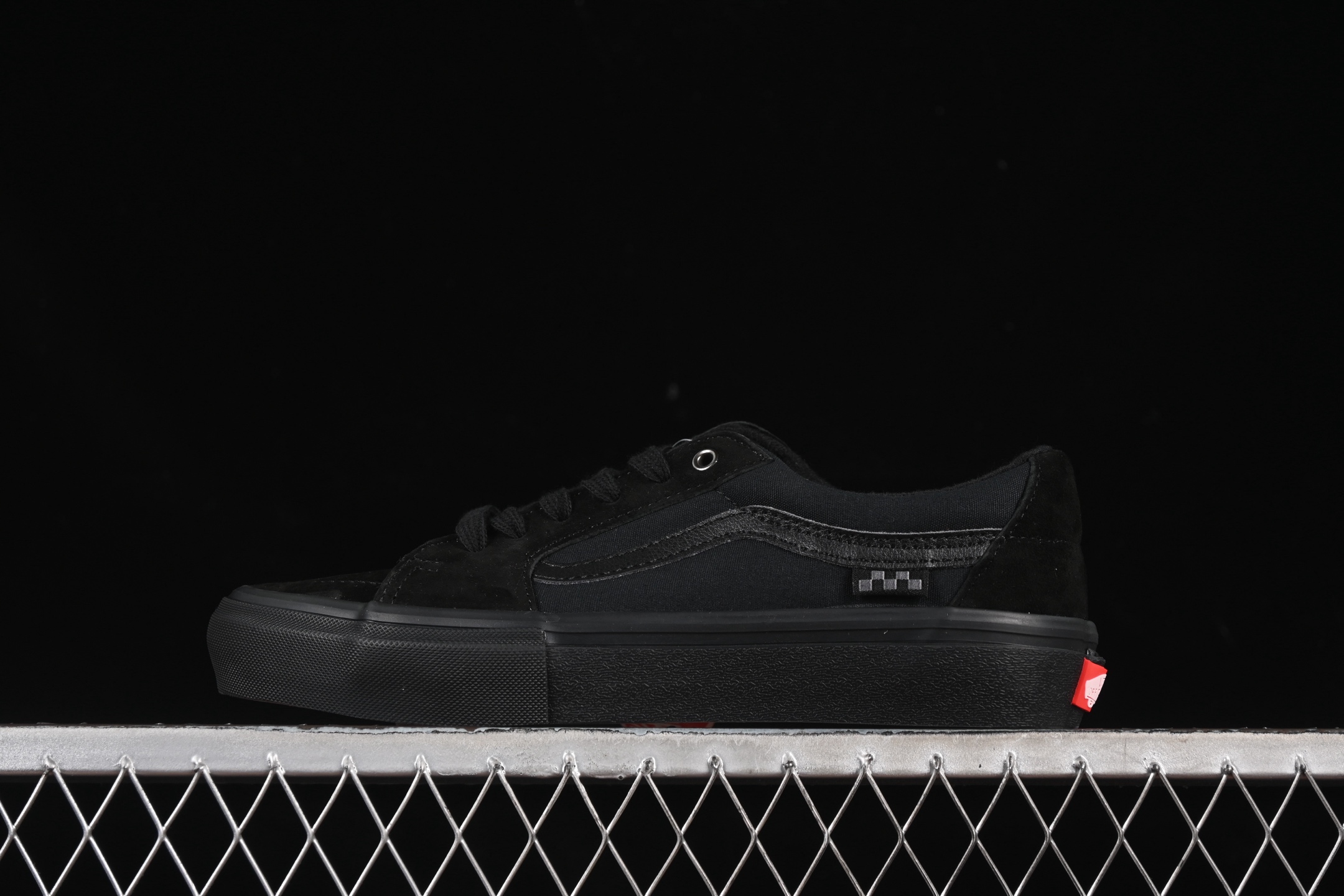 💰240 Vans Sk8-Low 万斯黑武士防滑休闲滑板鞋 VN0A4UUKENR #工艺：硫化1:1（重量1:1、真标、原钢印、材质标、鞋型标、合格证） 尺码：35 36 36.5 37 38 38.5 39 40 40.5 41 42 42.5 43 44