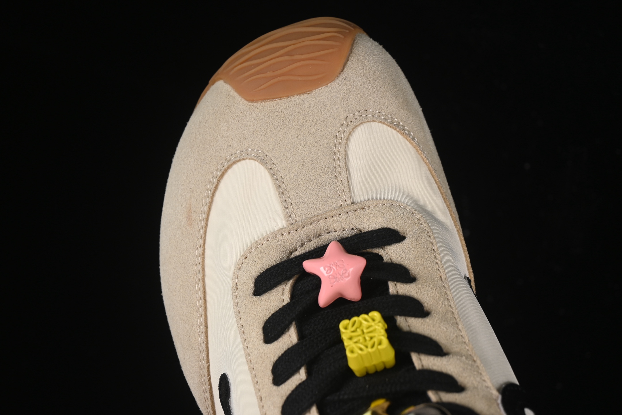 💰240纯原
Loewe Ballet Runner 2.0 Sneakers 罗意威 芭蕾舞2.0系列阿甘复古风德训薄底百搭休闲运动鞋
尺码：35 36 37 38 39 40 AJD4