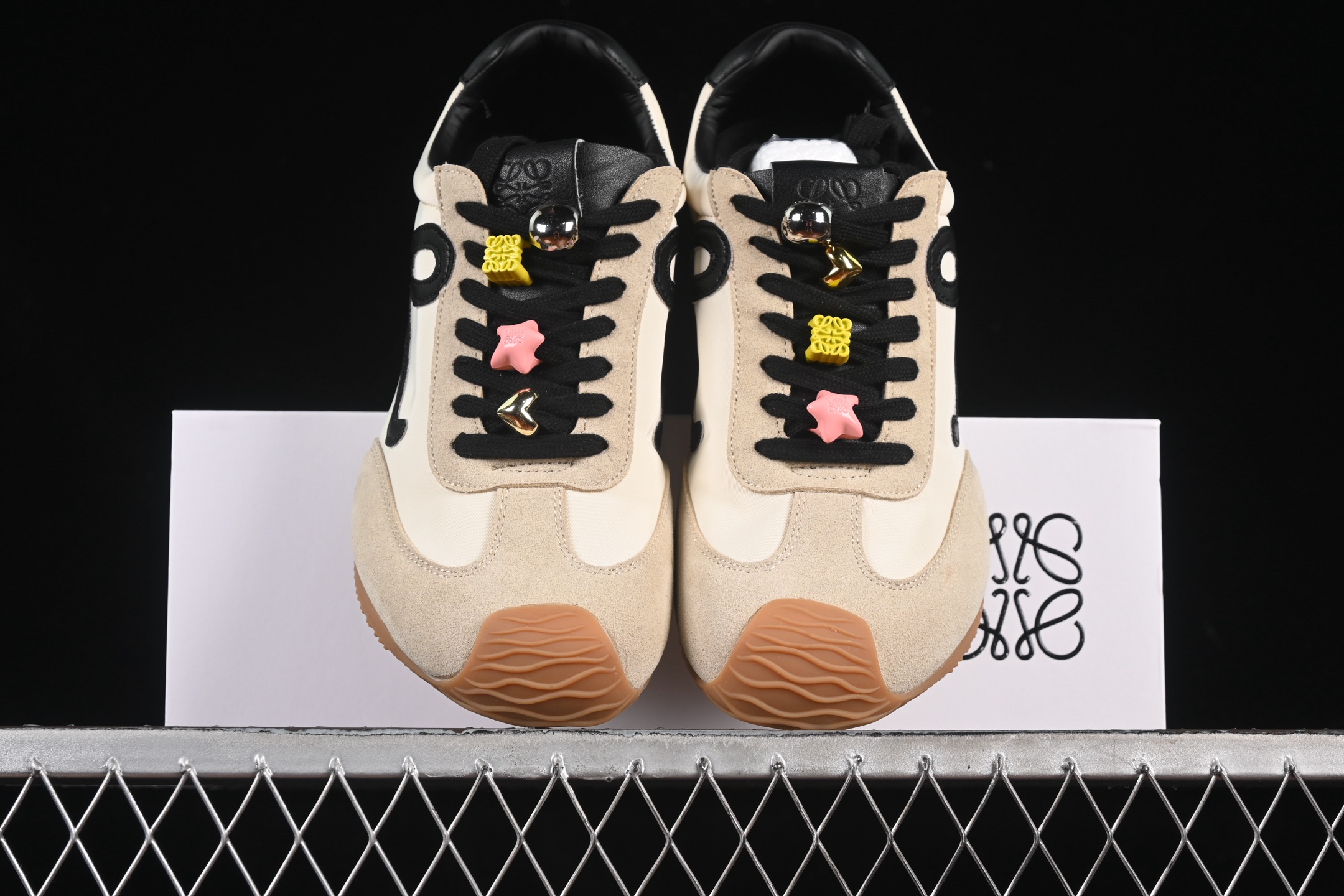 💰240纯原
Loewe Ballet Runner 2.0 Sneakers 罗意威 芭蕾舞2.0系列阿甘复古风德训薄底百搭休闲运动鞋
尺码：35 36 37 38 39 40 AJD4