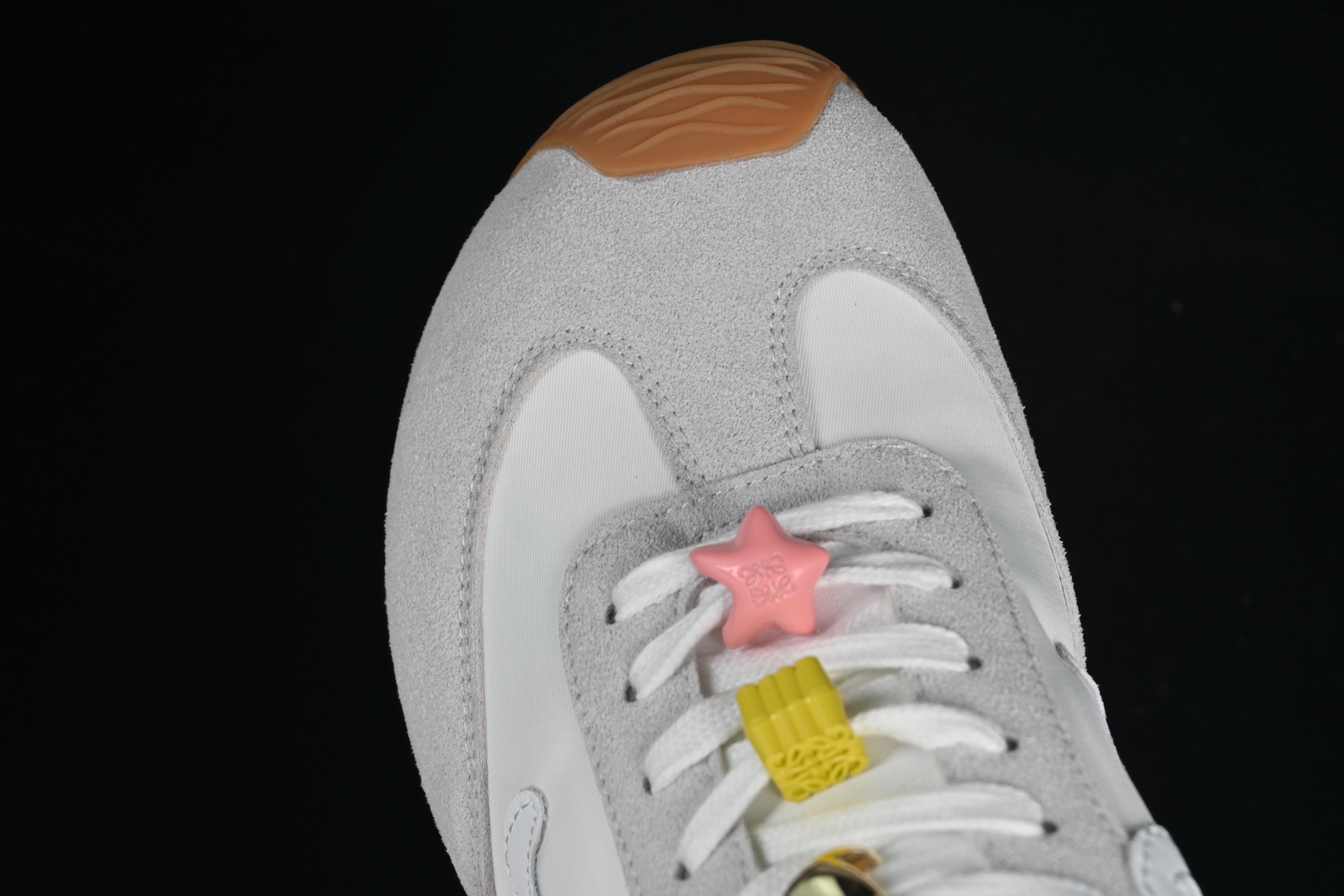 💰240纯原
 Loewe Ballet Runner 2.0 Sneakers 罗意威 芭蕾舞2.0系列阿甘复古风德训薄底百搭休闲运动鞋
尺码：35 36 37 38 39 40 AJD4