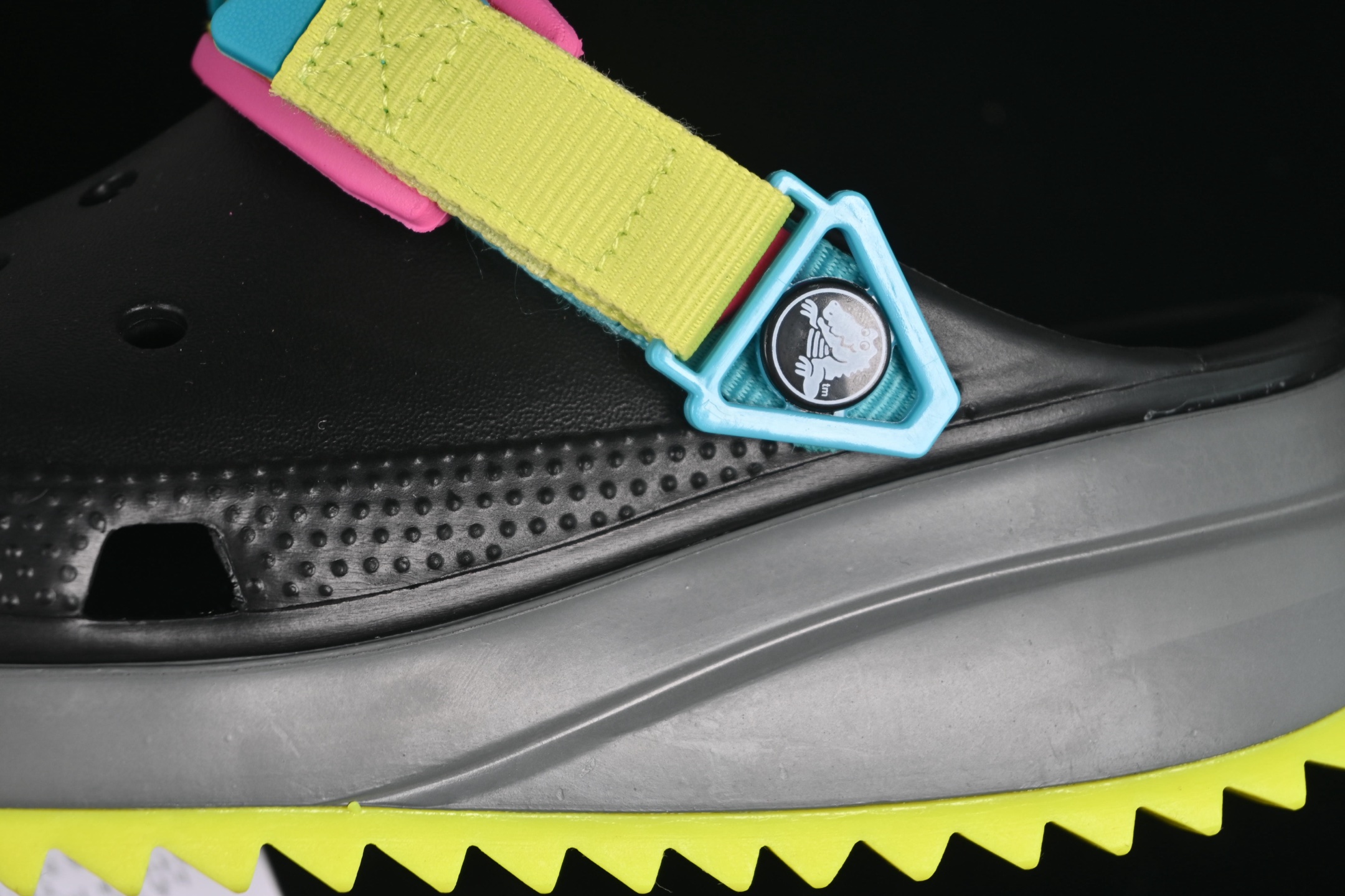💰180纯原
Crocs Classic Hiker Clog 卡骆驰 酷走系列 经典两用沙滩洞洞鞋 凉鞋拖鞋
#东莞原厂 欧洲订单 无盒软包 同步官方尺码
尺码:M3(34-35)M4(36-37) M5(37-38)M6(38-39)M7(39-40)B.D4