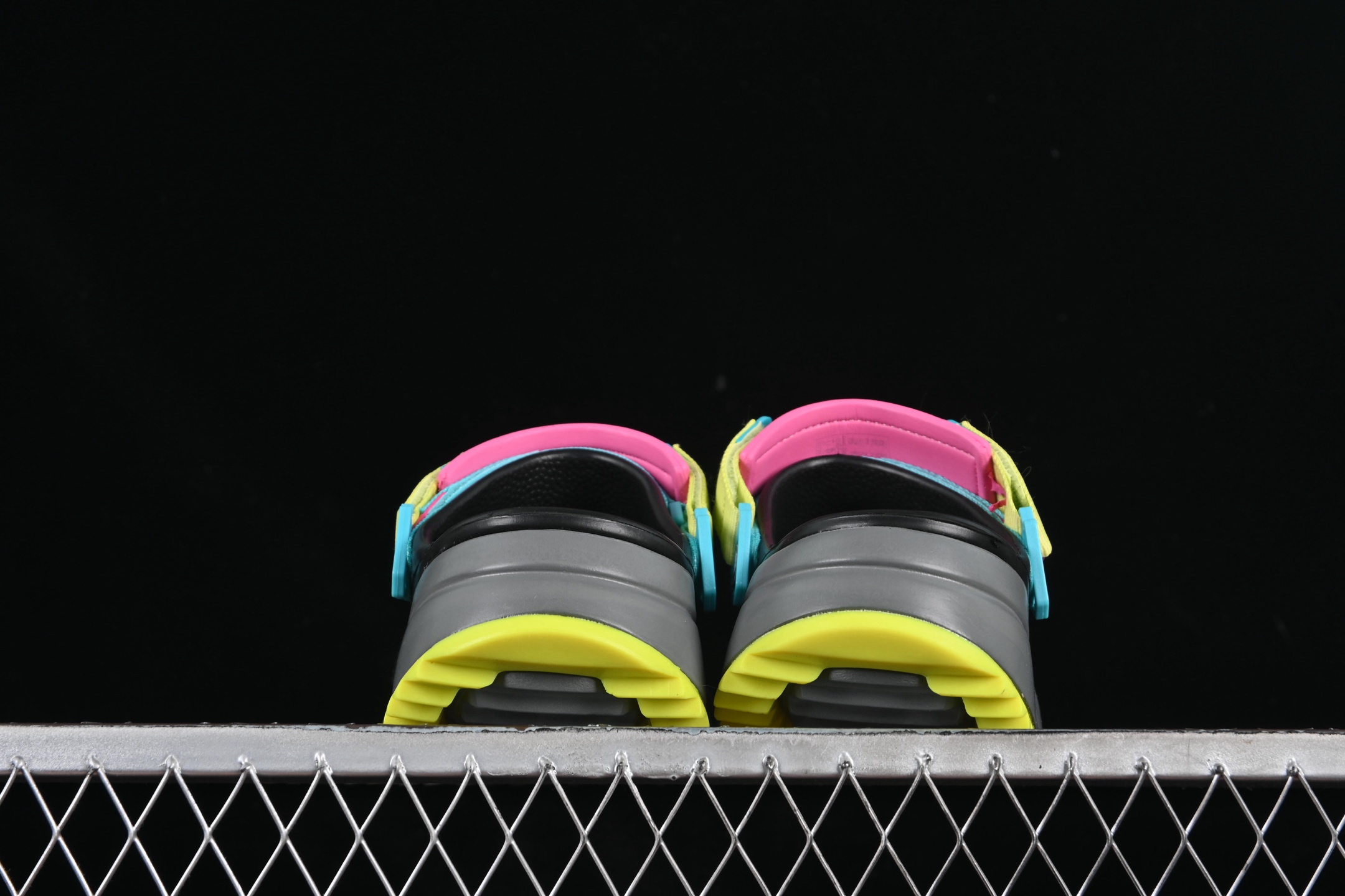 💰180纯原
Crocs Classic Hiker Clog 卡骆驰 酷走系列 经典两用沙滩洞洞鞋 凉鞋拖鞋
#东莞原厂 欧洲订单 无盒软包 同步官方尺码
尺码:M3(34-35)M4(36-37) M5(37-38)M6(38-39)M7(39-40)B.D4