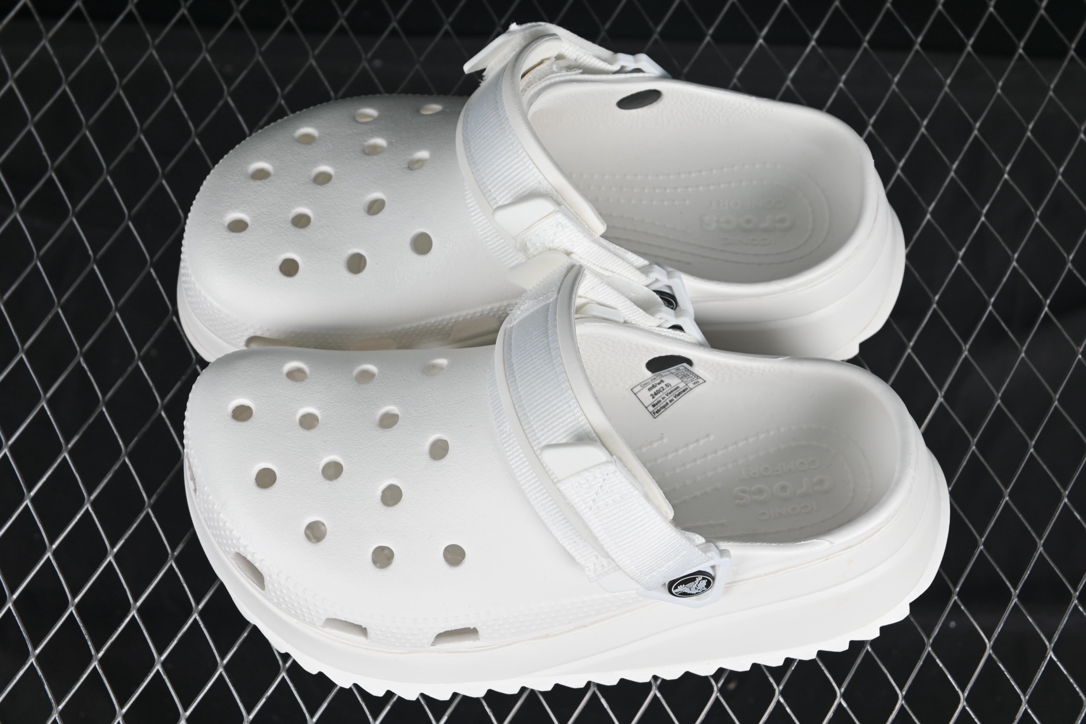 💰180纯原
Crocs Classic Hiker Clog 卡骆驰 酷走系列 经典两用沙滩洞洞鞋 凉鞋拖鞋
#东莞原厂 欧洲订单 无盒软包 同步官方尺码
尺码:M3(34-35)M4(36-37) M5(37-38)M6(38-39)M7(39-40)B.D4