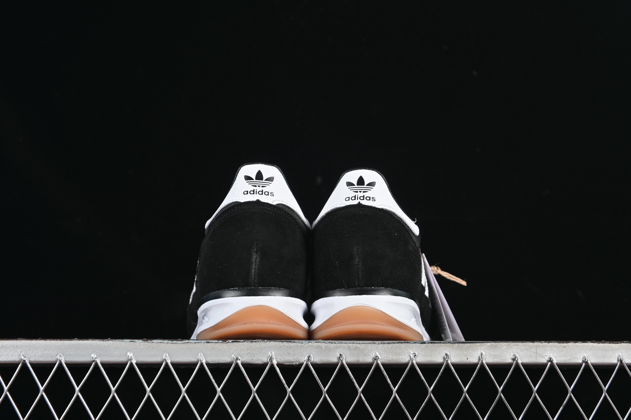 💰200纯原
 Adidas Originals SL 72 RS IH8017 阿迪经典复古慢跑鞋
尺码：36 36.5 37 38 38.5 39 40 40.5 41 42 42.5 43 44 44.5 45 Z.C3